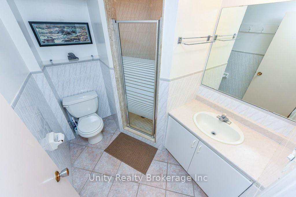 Photo 18 of 51 Lambeth Road, Etobicoke, Edenbridge-Humber Valley — HOMEH