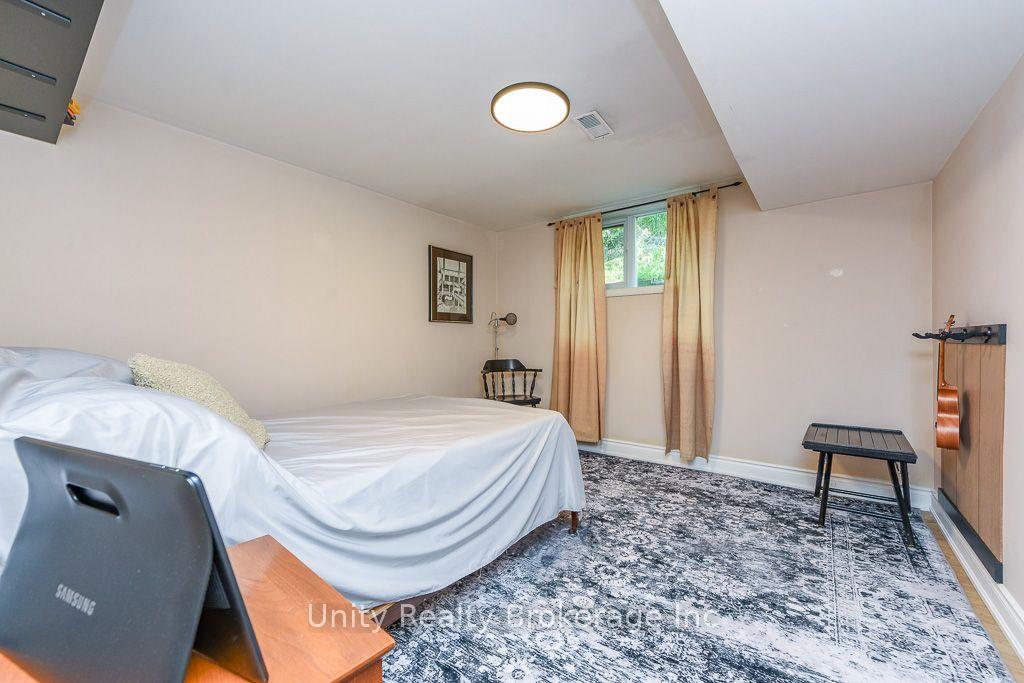 Photo 17 of 51 Lambeth Road, Etobicoke, Edenbridge-Humber Valley — HOMEH