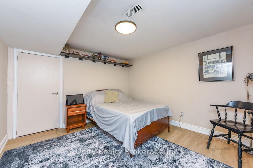 Photo 19 of 51 Lambeth Road, Etobicoke, Edenbridge-Humber Valley — HOMEH
