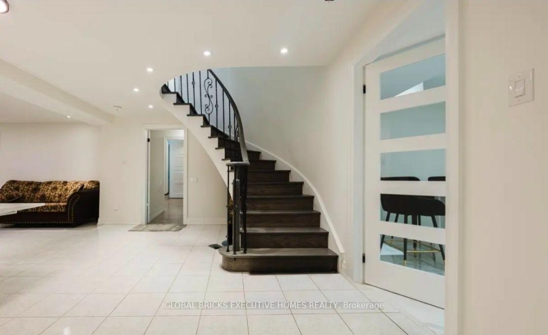 Photo 9 of 99 Benjamin Drive, Vaughan, East Woodbridge — HOMEH
