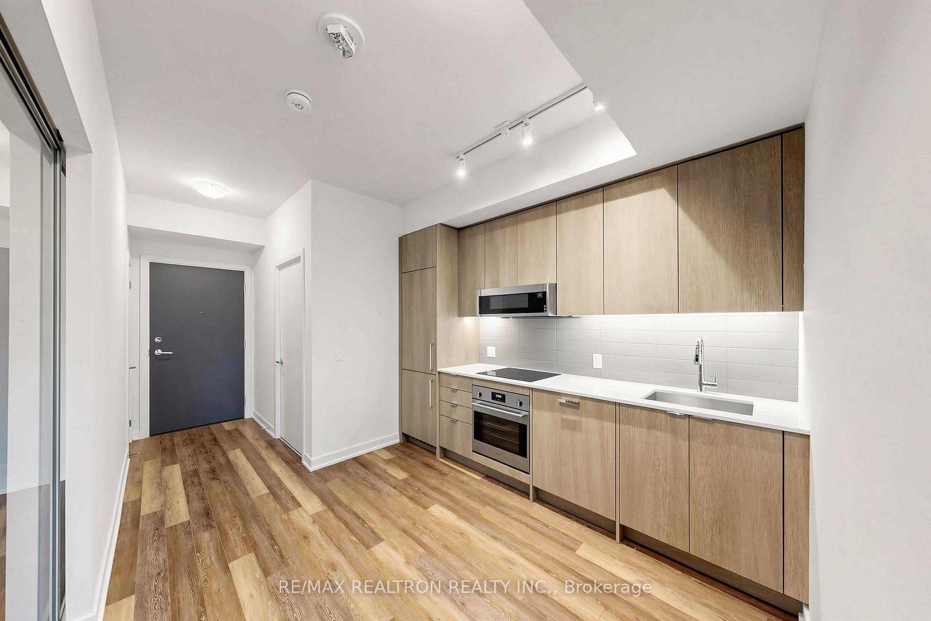 Front of Unit 701, 250 Lawrence Avenue W