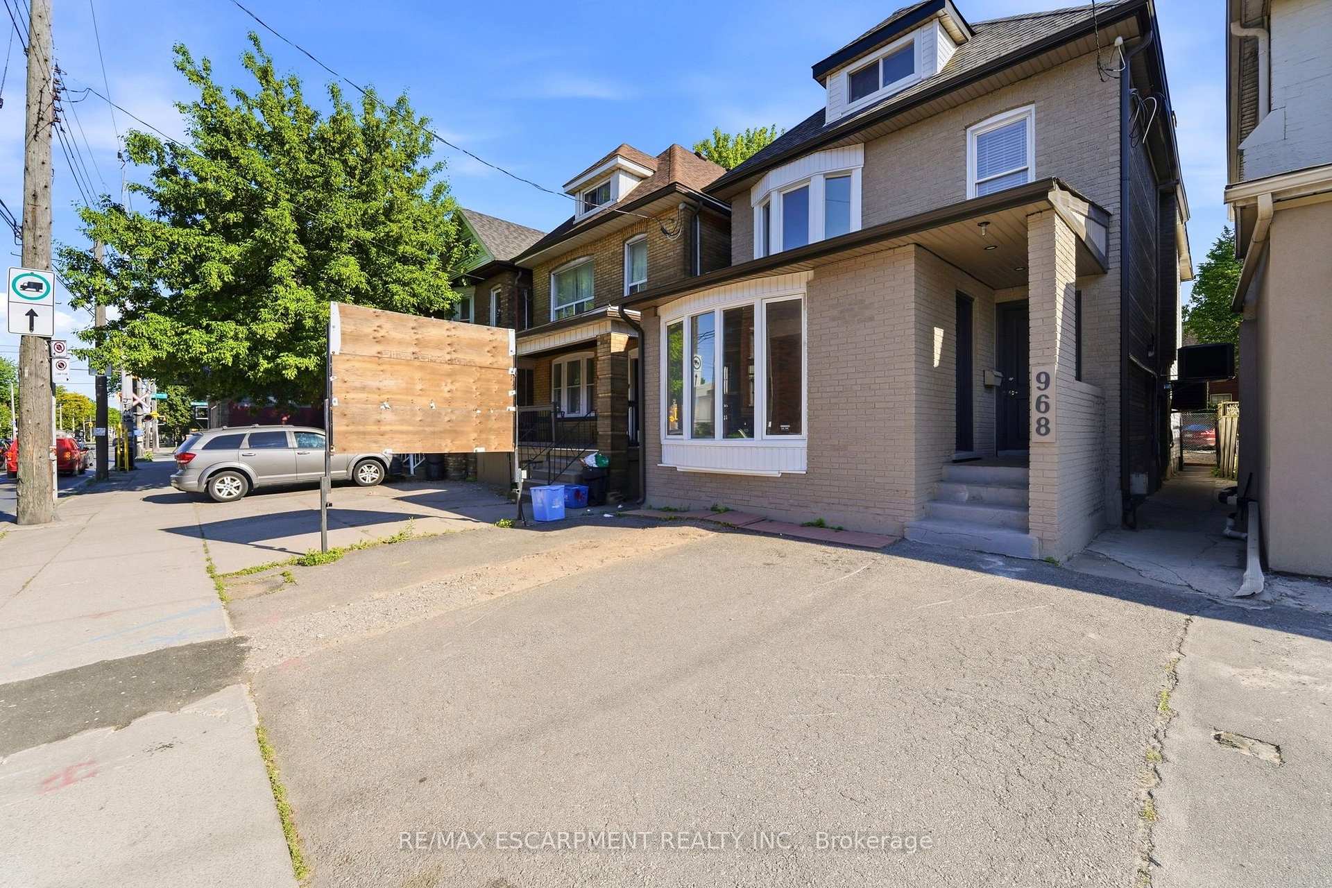 Photo 2 of 968 Main Street E, Hamilton, Blakeley — HOMEH