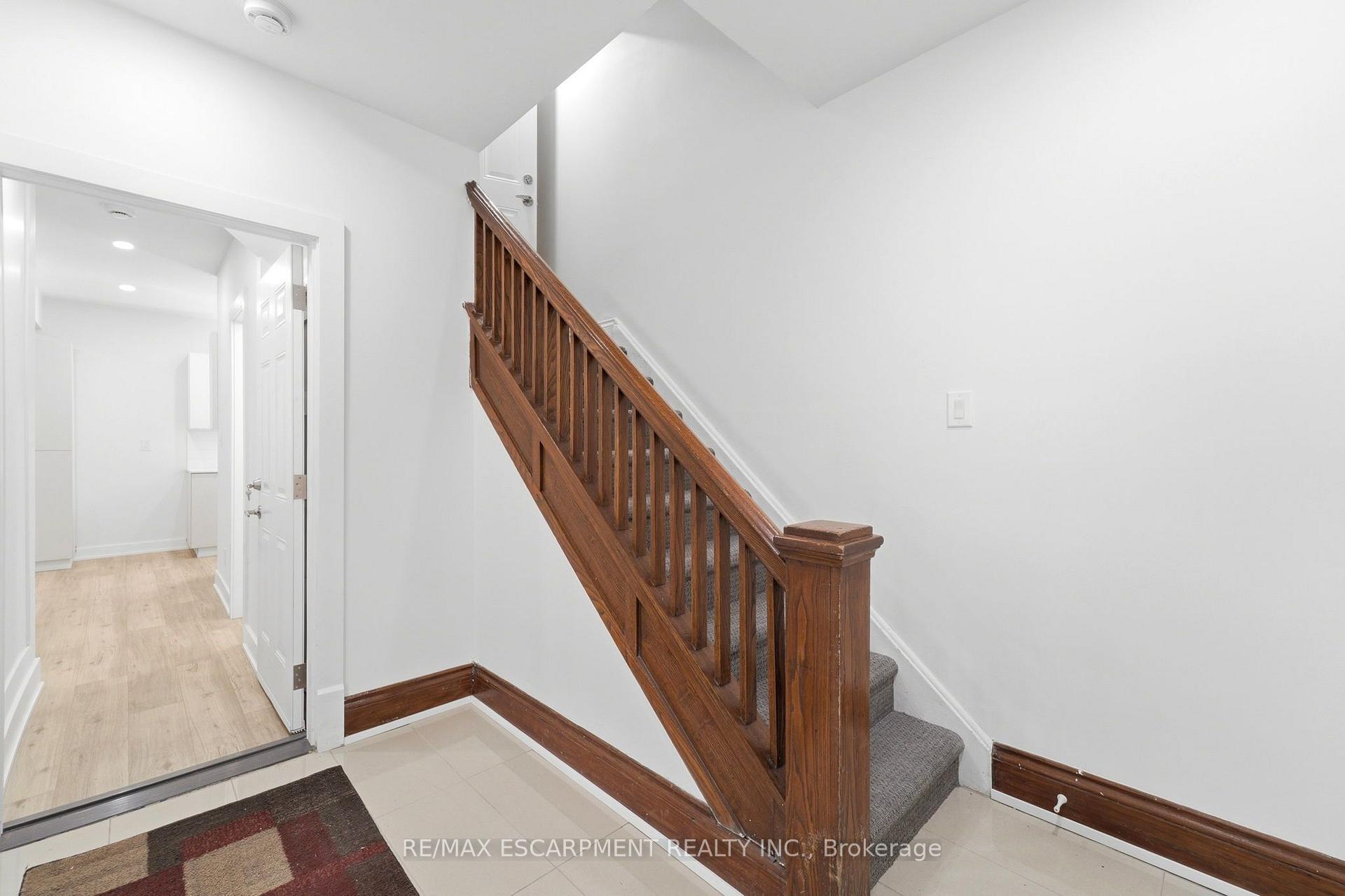 Photo 3 of 968 Main Street E, Hamilton, Blakeley — HOMEH