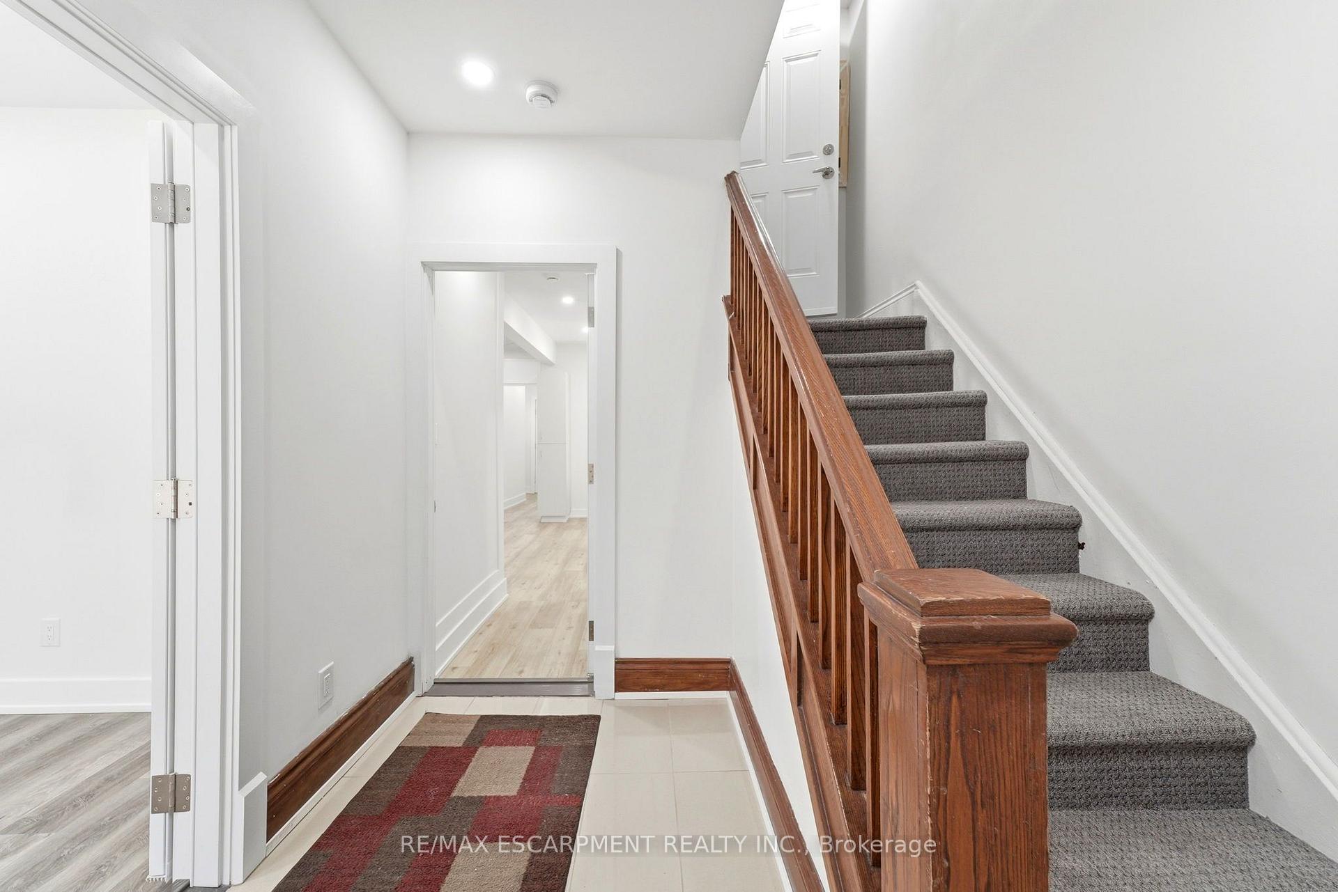 Photo 4 of 968 Main Street E, Hamilton, Blakeley — HOMEH