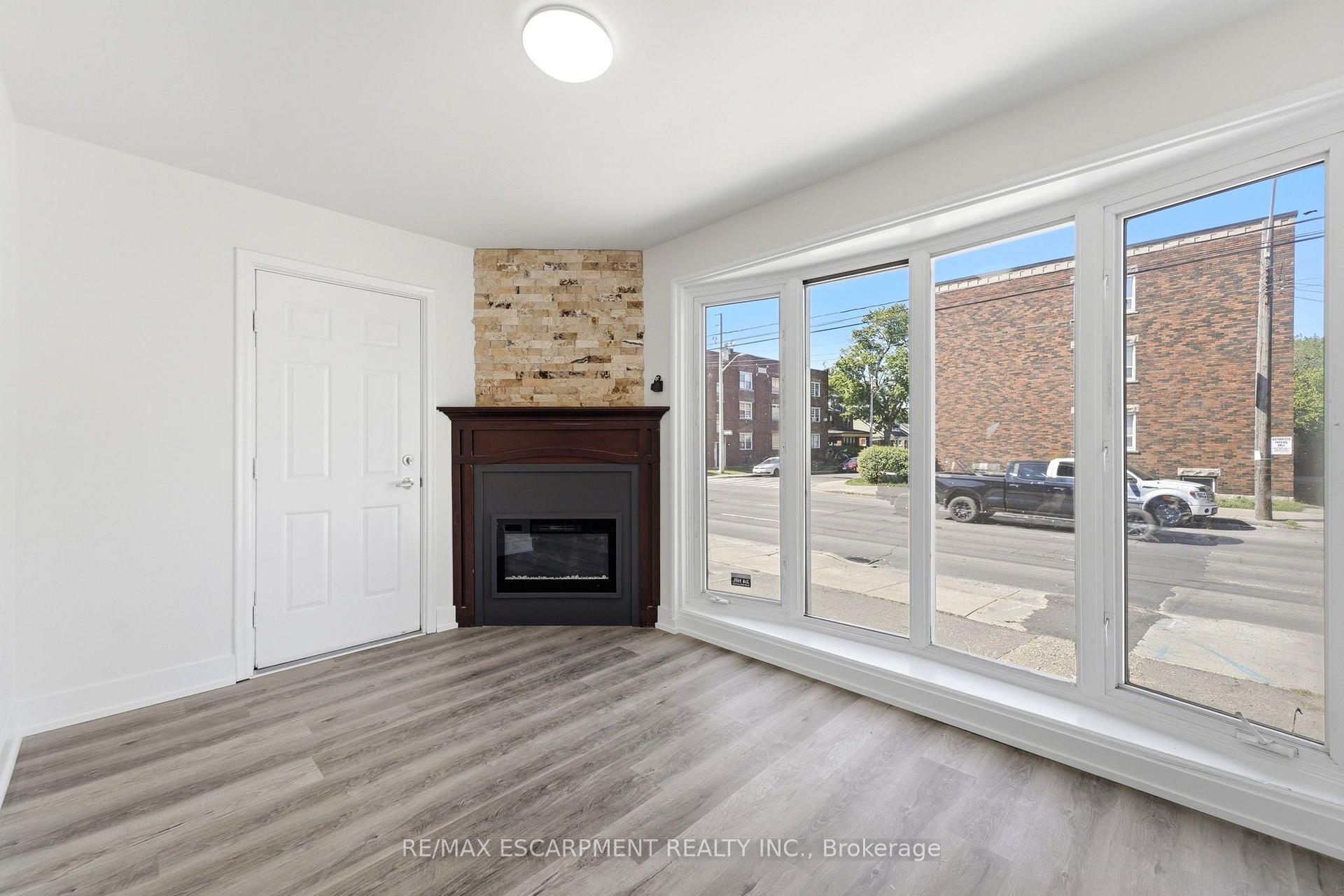 Photo 6 of 968 Main Street E, Hamilton, Blakeley — HOMEH