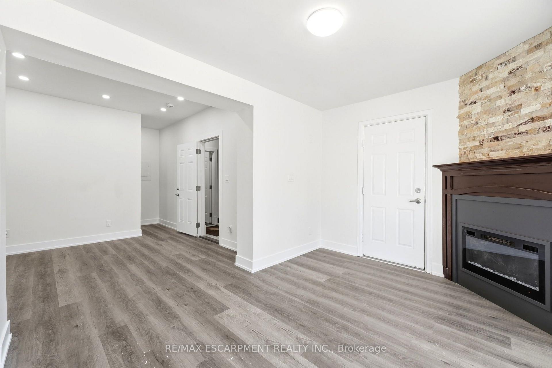 Photo 7 of 968 Main Street E, Hamilton, Blakeley — HOMEH