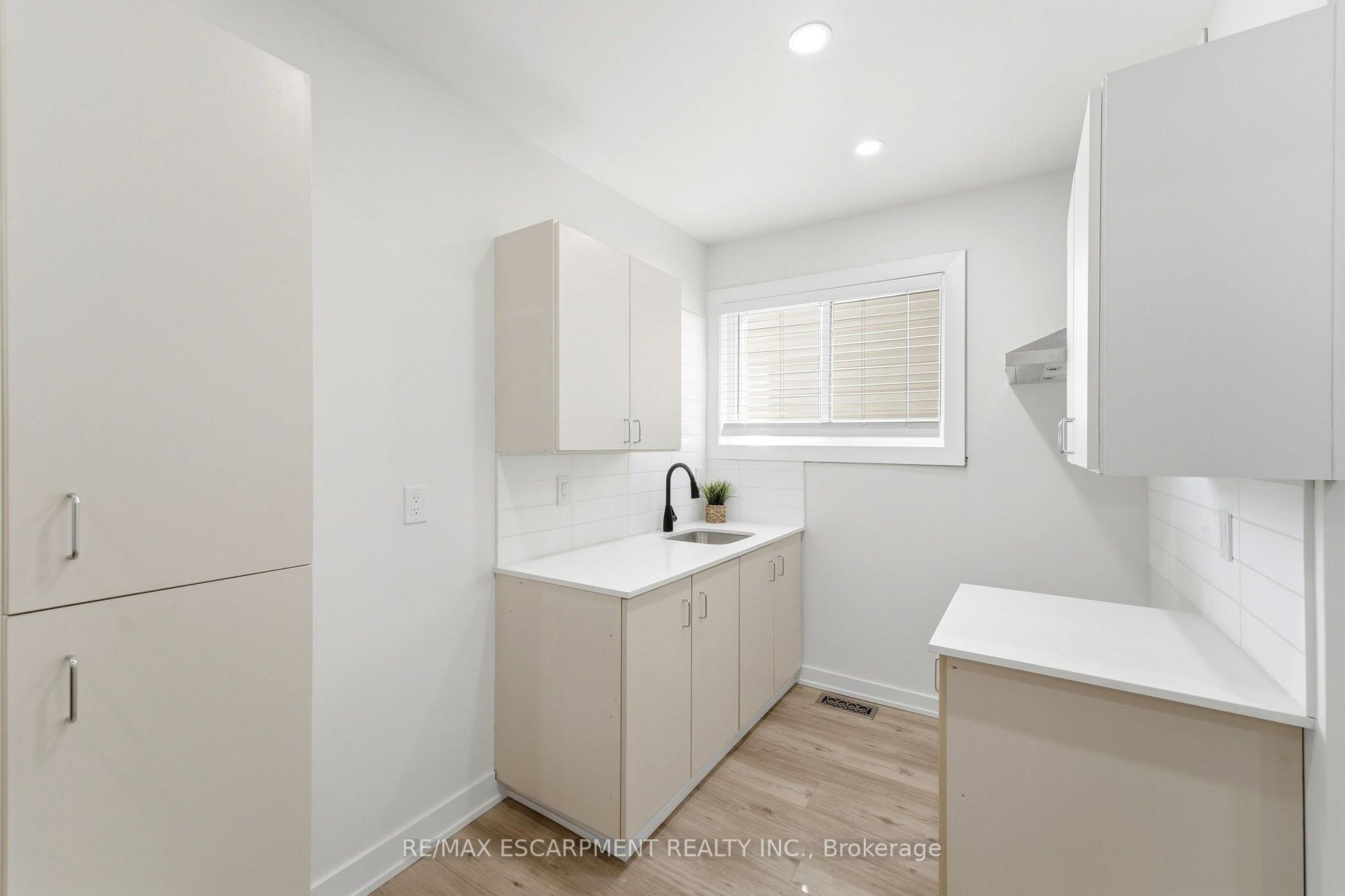 Photo 8 of 968 Main Street E, Hamilton, Blakeley — HOMEH