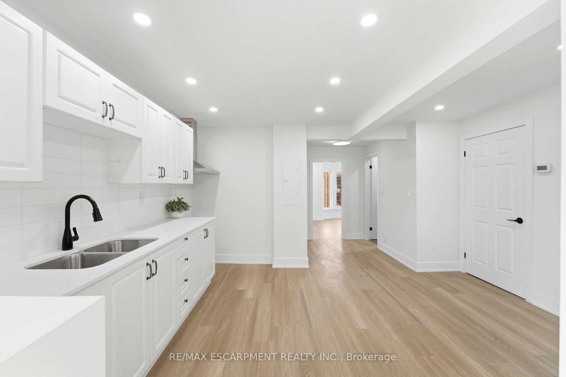 Photo 9 of 968 Main Street E, Hamilton, Blakeley — HOMEH