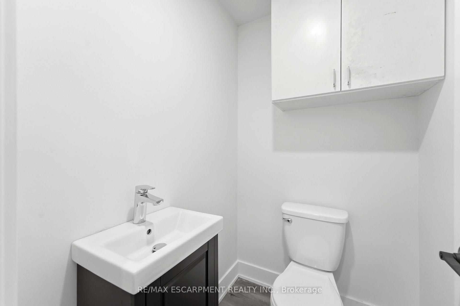 Photo 13 of 968 Main Street E, Hamilton, Blakeley — HOMEH
