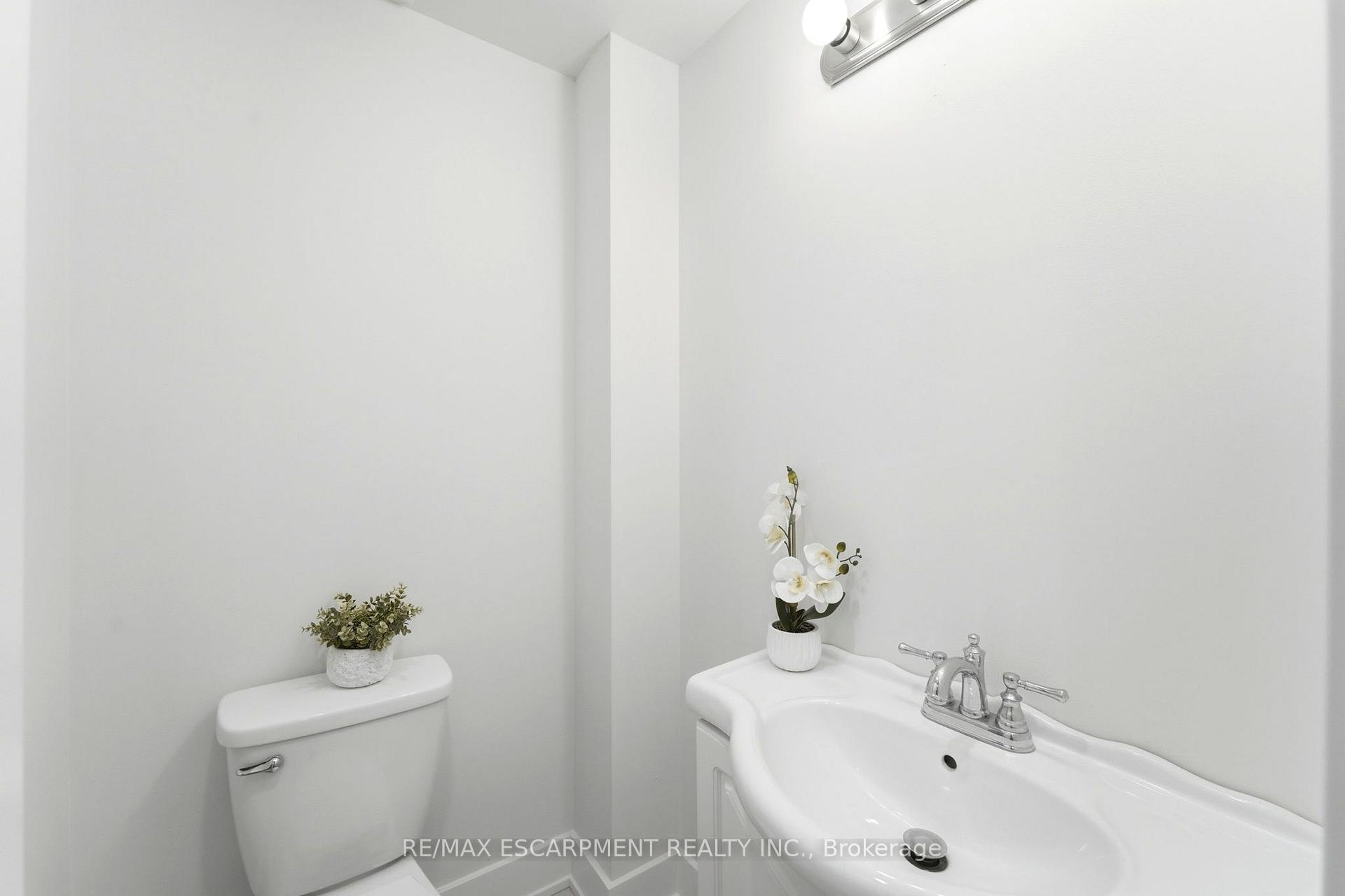 Photo 14 of 968 Main Street E, Hamilton, Blakeley — HOMEH