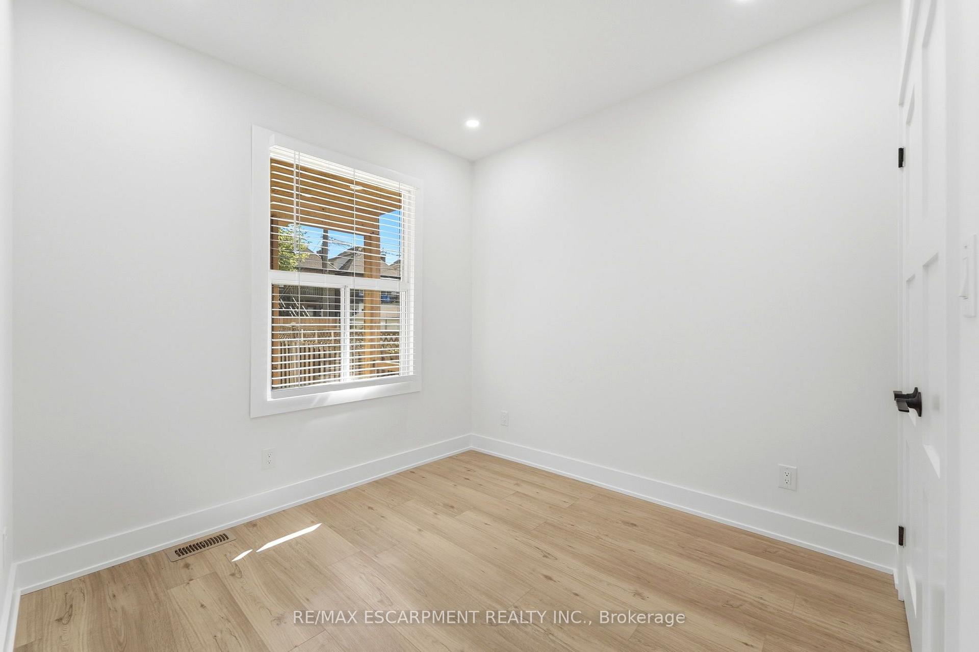 Photo 15 of 968 Main Street E, Hamilton, Blakeley — HOMEH