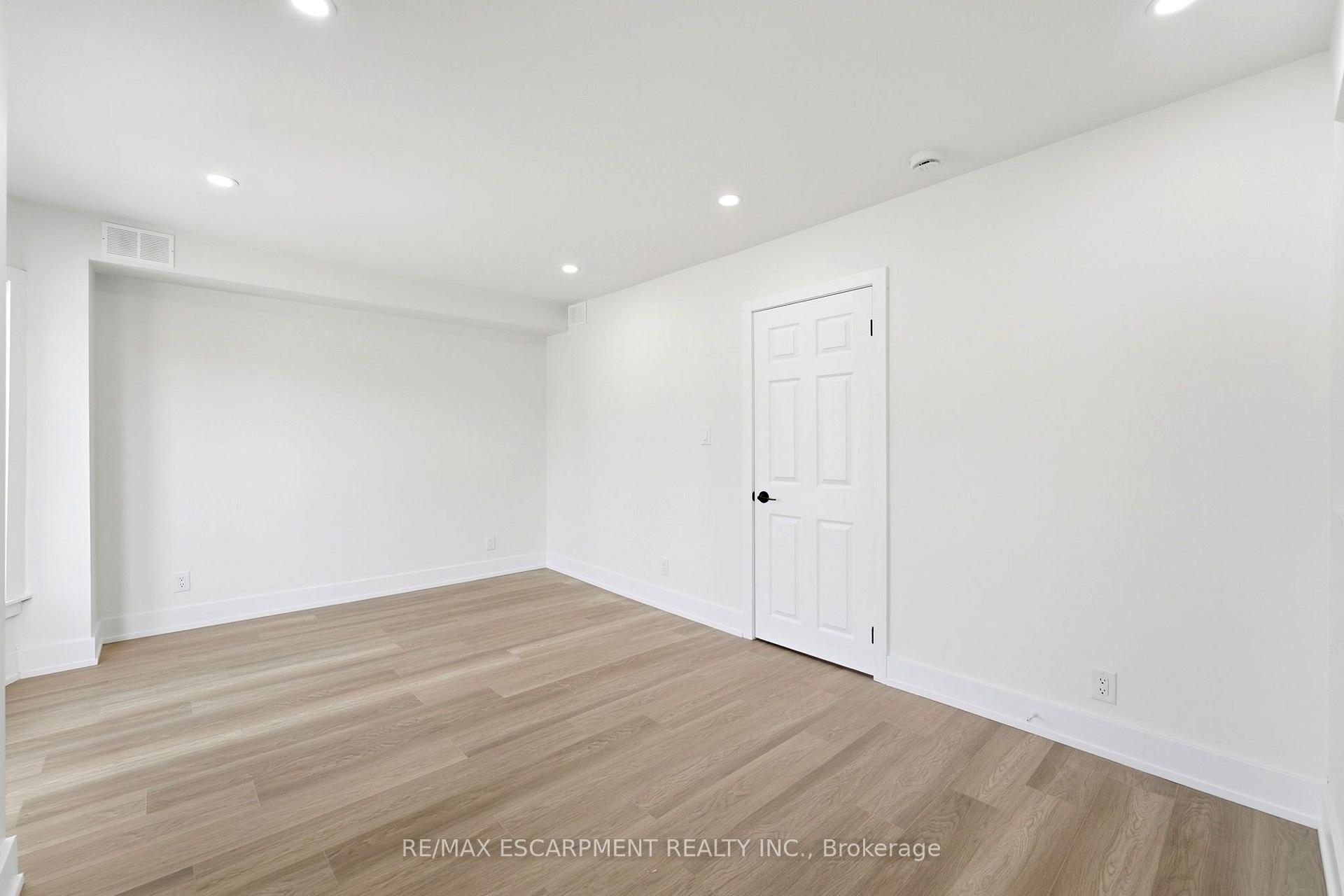 Photo 19 of 968 Main Street E, Hamilton, Blakeley — HOMEH
