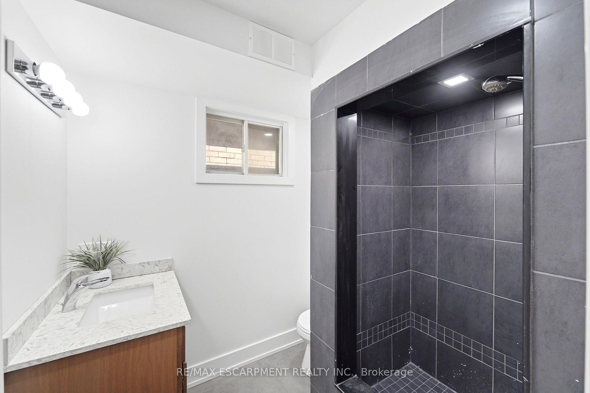 Photo 20 of 968 Main Street E, Hamilton, Blakeley — HOMEH