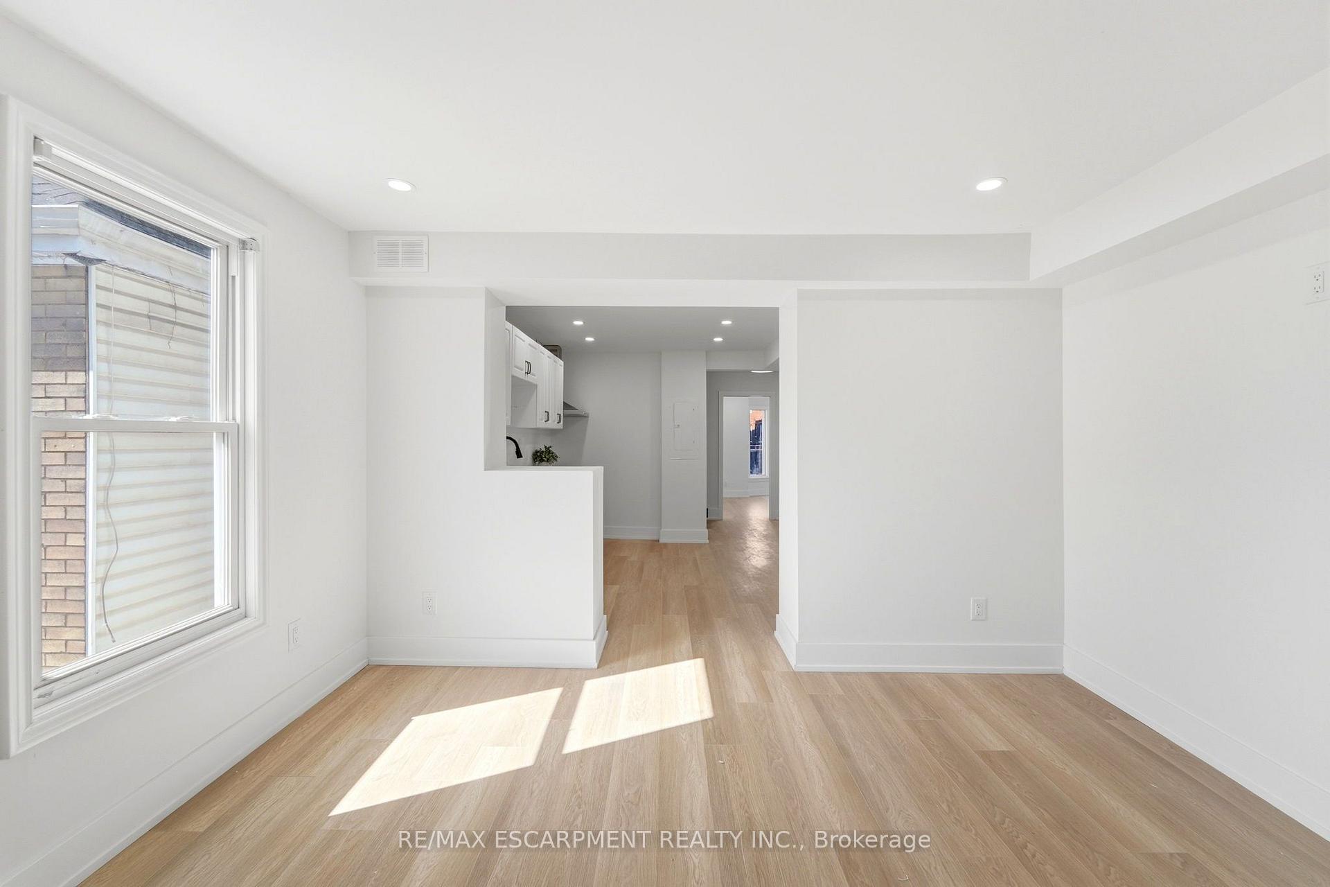 Photo 22 of 968 Main Street E, Hamilton, Blakeley — HOMEH