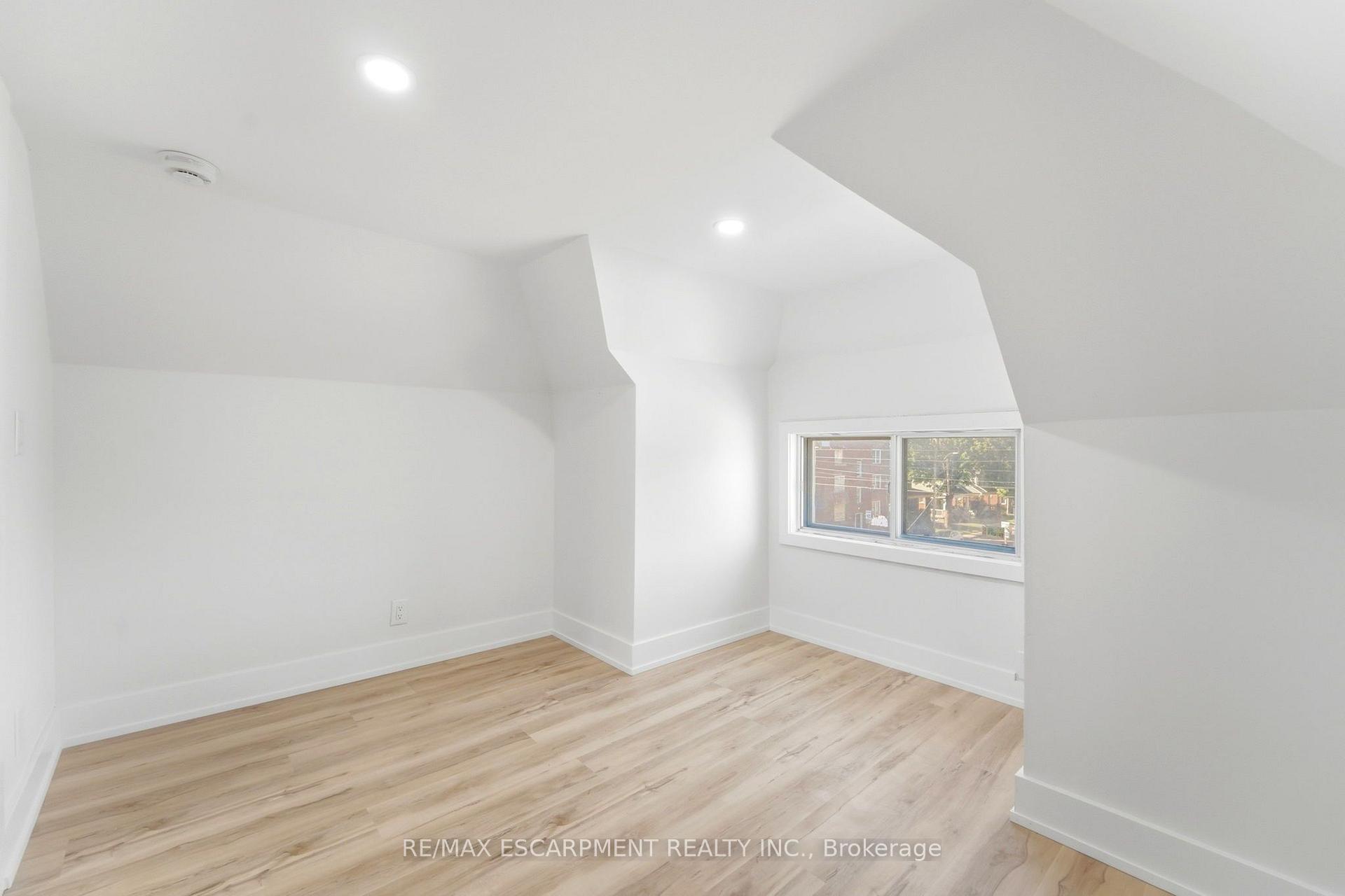Photo 27 of 968 Main Street E, Hamilton, Blakeley — HOMEH