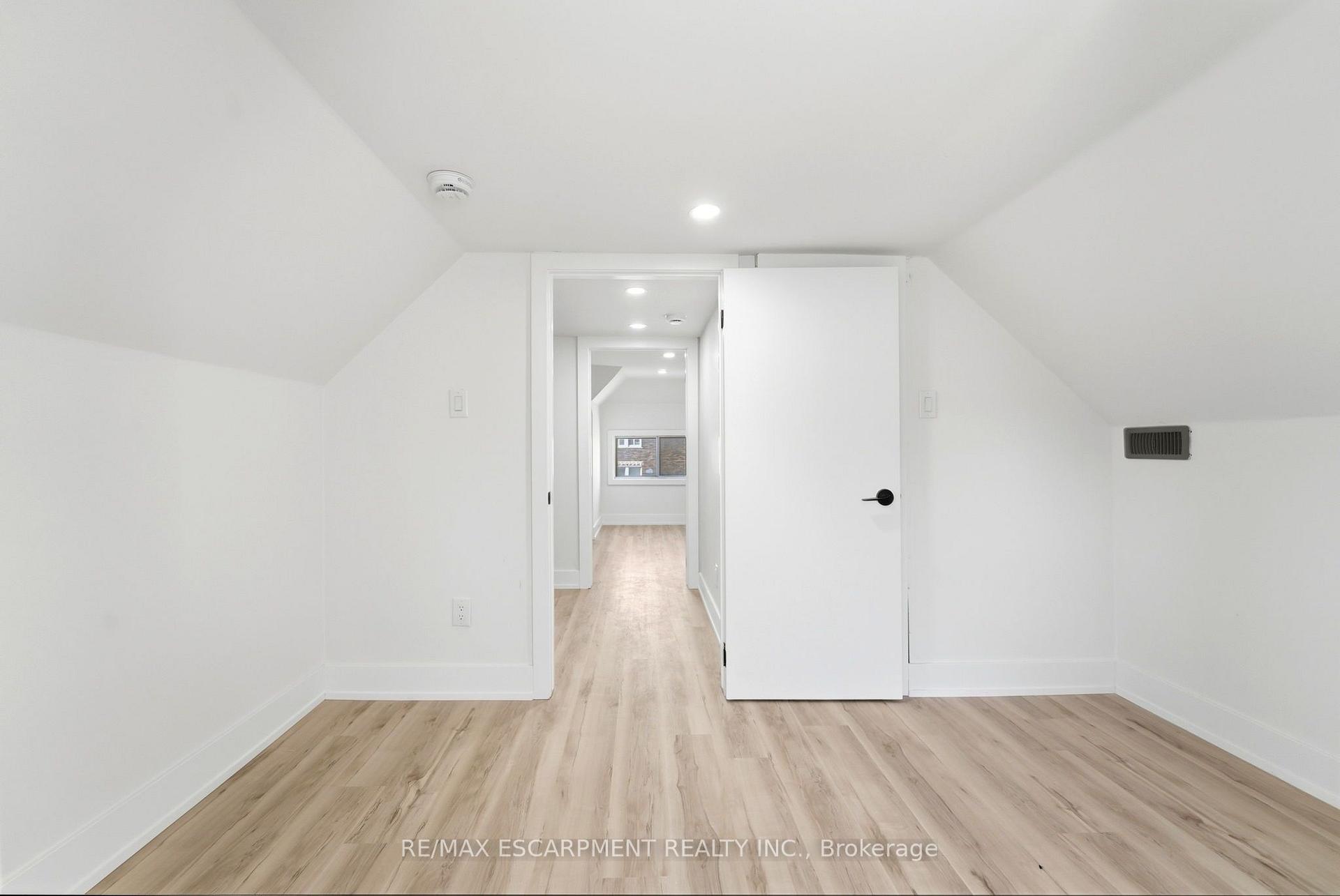 Photo 28 of 968 Main Street E, Hamilton, Blakeley — HOMEH