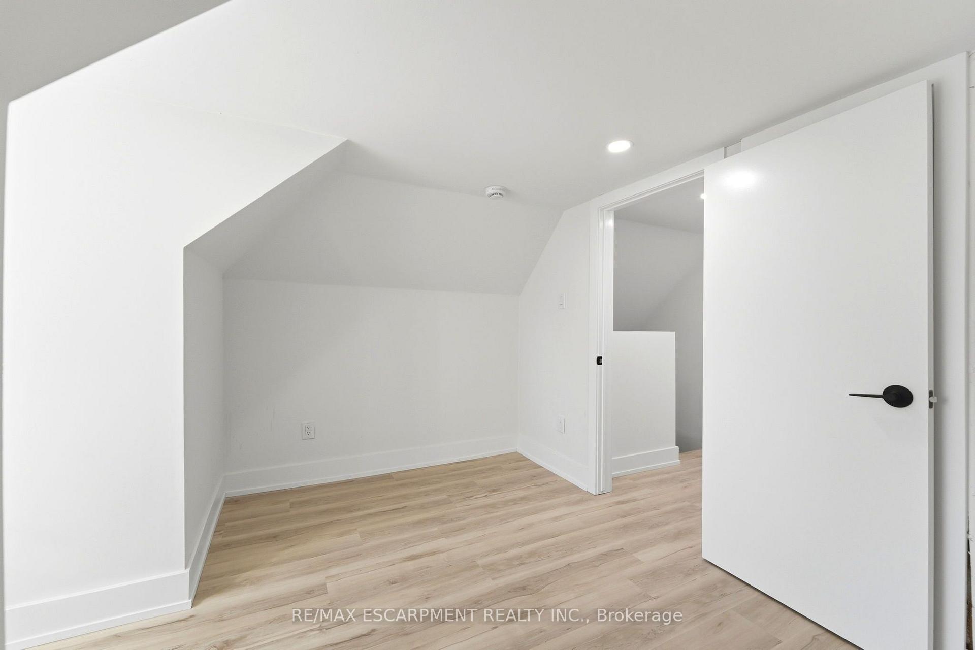 Photo 29 of 968 Main Street E, Hamilton, Blakeley — HOMEH
