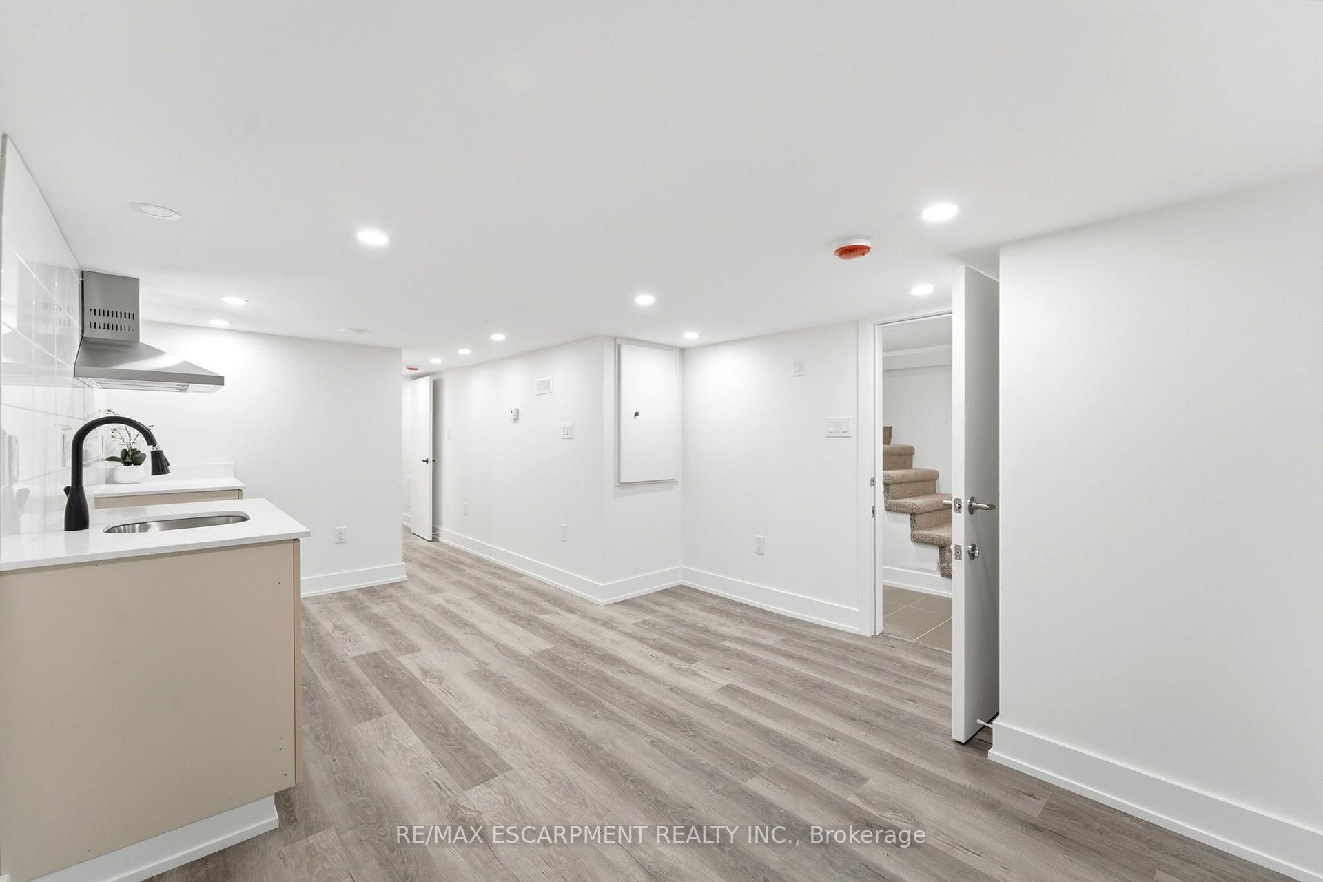 Photo 31 of 968 Main Street E, Hamilton, Blakeley — HOMEH