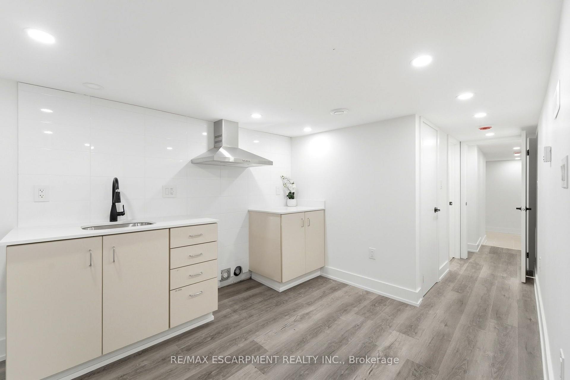 Photo 32 of 968 Main Street E, Hamilton, Blakeley — HOMEH
