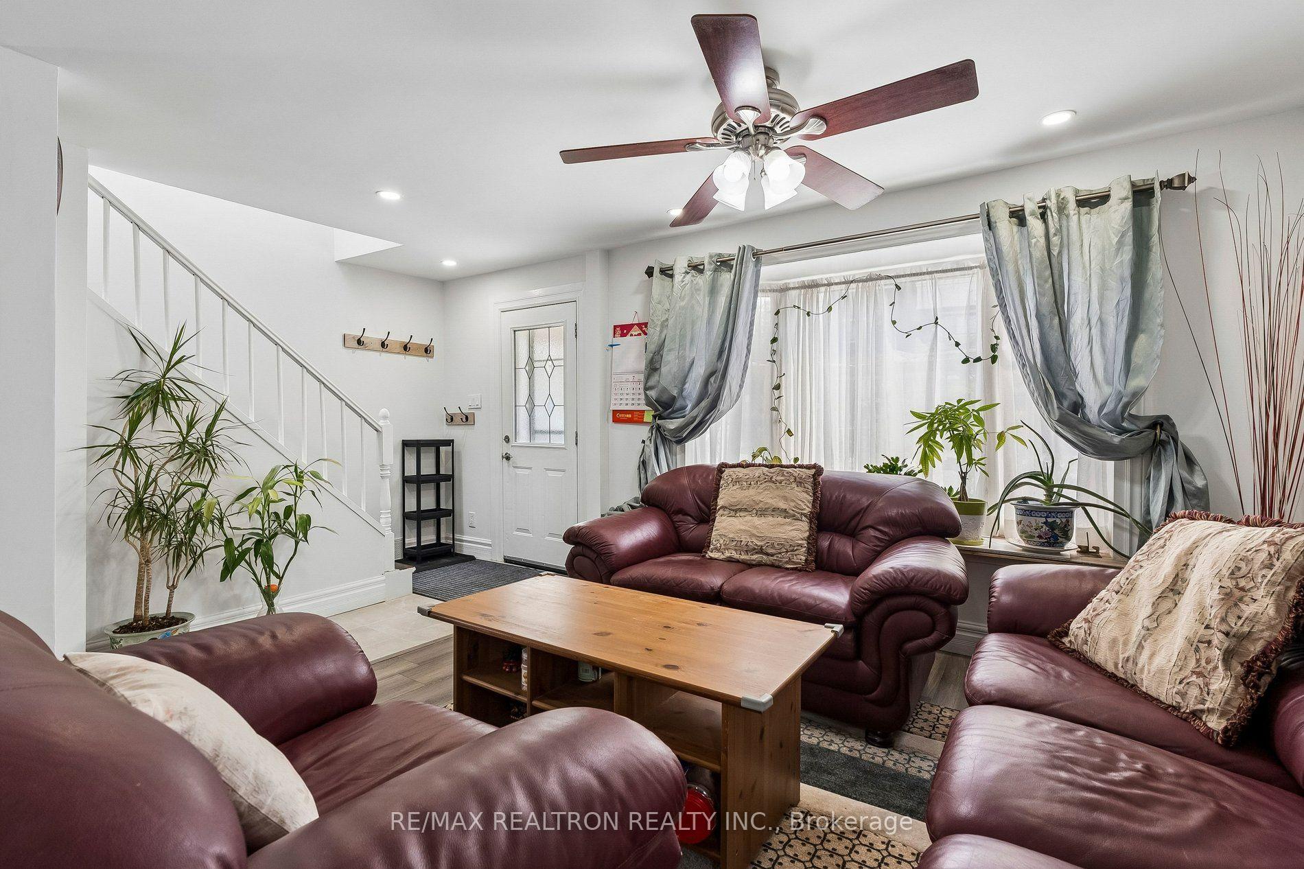 Photo 2 of 28 Machell Avenue, Aurora, Aurora Village — HOMEH