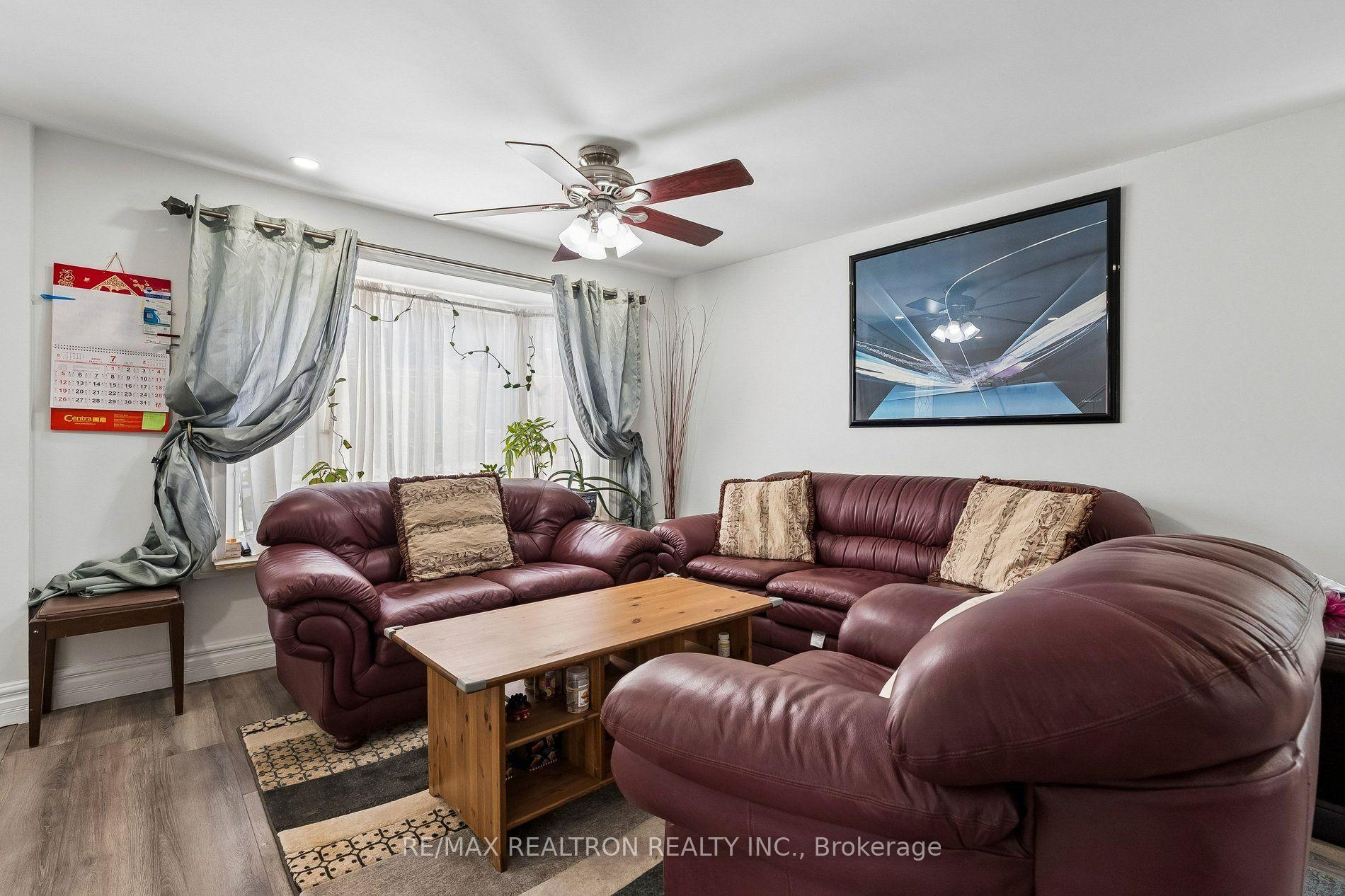 Photo 6 of 28 Machell Avenue, Aurora, Aurora Village — HOMEH