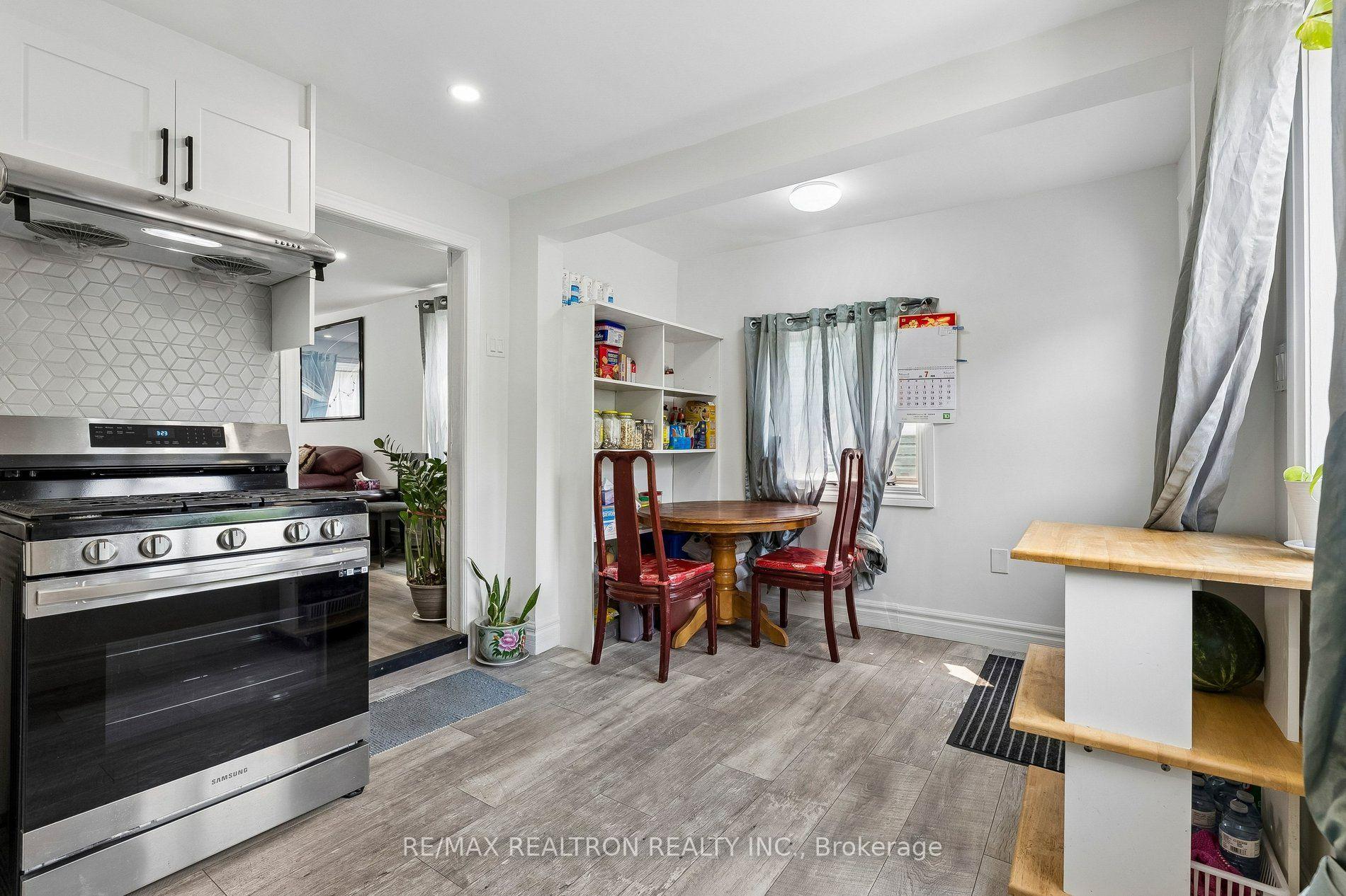 Photo 12 of 28 Machell Avenue, Aurora, Aurora Village — HOMEH