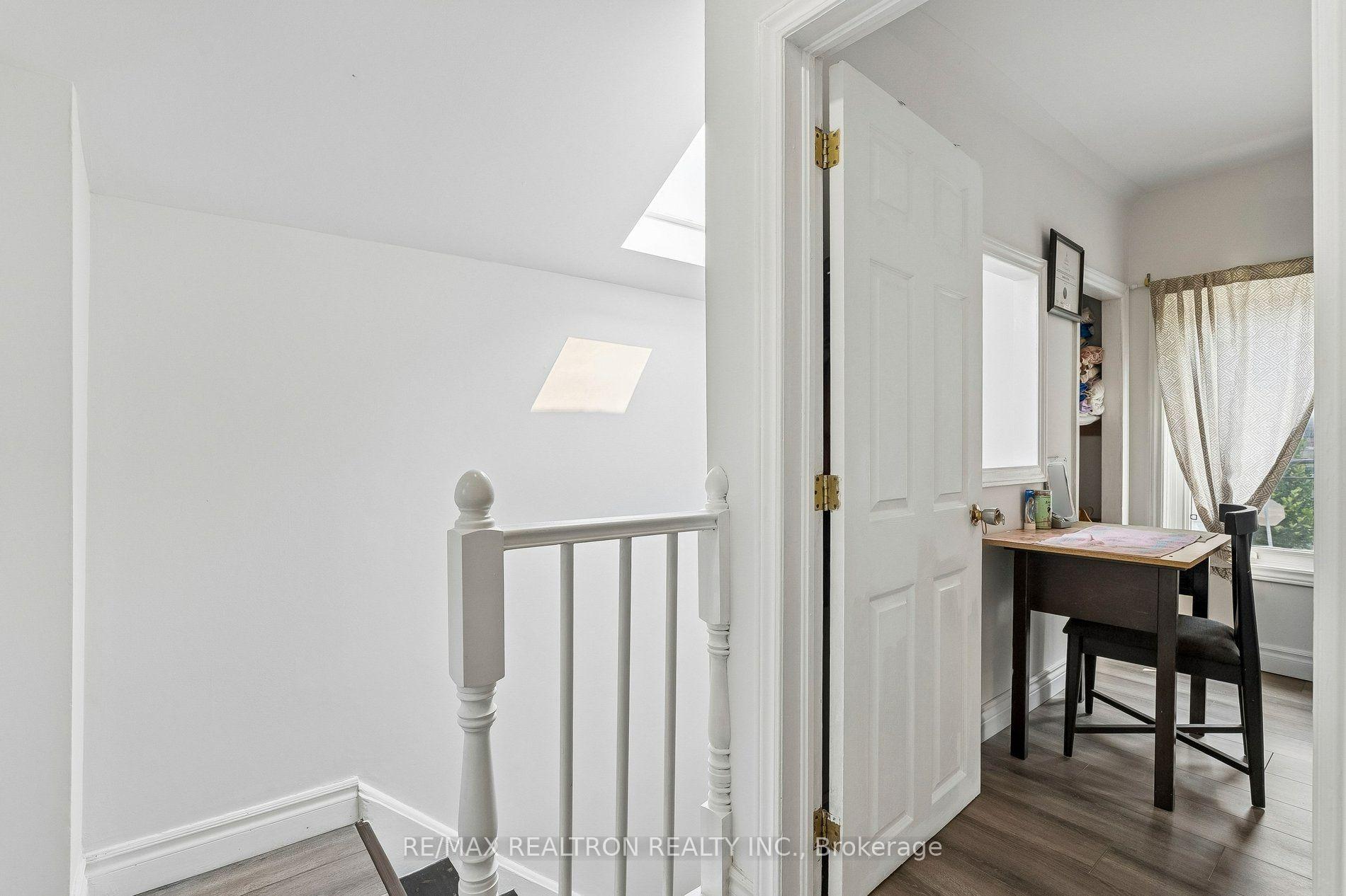 Photo 15 of 28 Machell Avenue, Aurora, Aurora Village — HOMEH