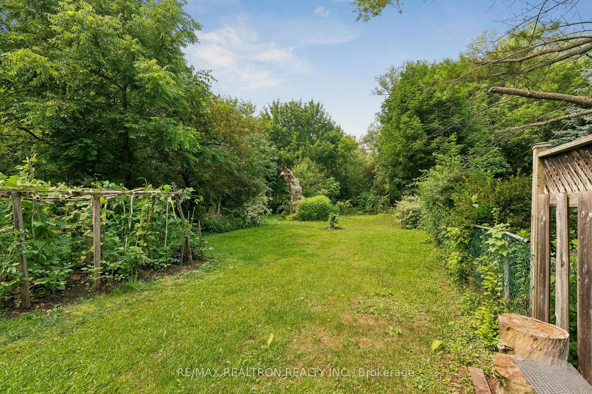 Photo 42 of 28 Machell Avenue, Aurora, Aurora Village — HOMEH