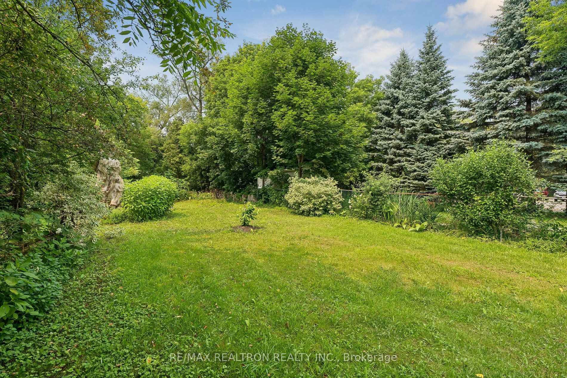 Photo 43 of 28 Machell Avenue, Aurora, Aurora Village — HOMEH