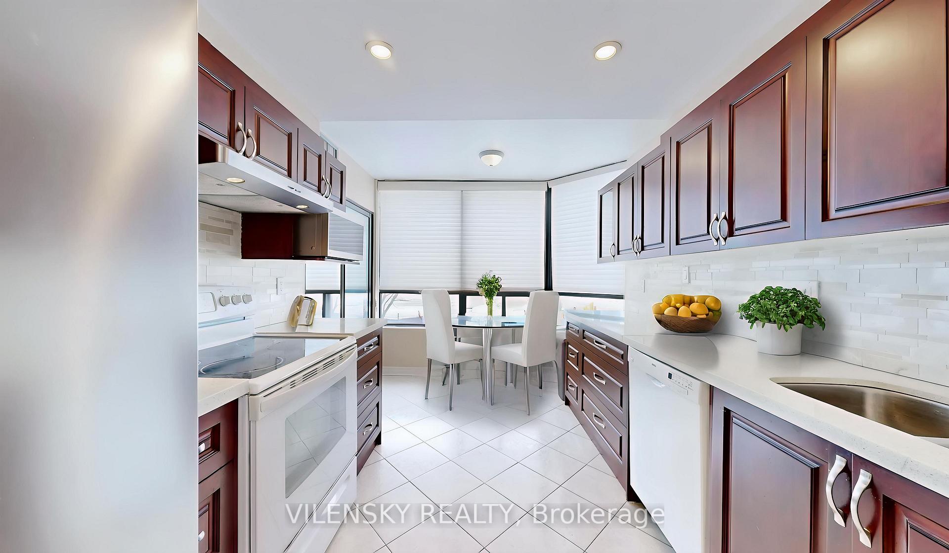 Photo 9 of Unit 214, 7460 Bathurst Street, Vaughan, Brownridge — HOMEH