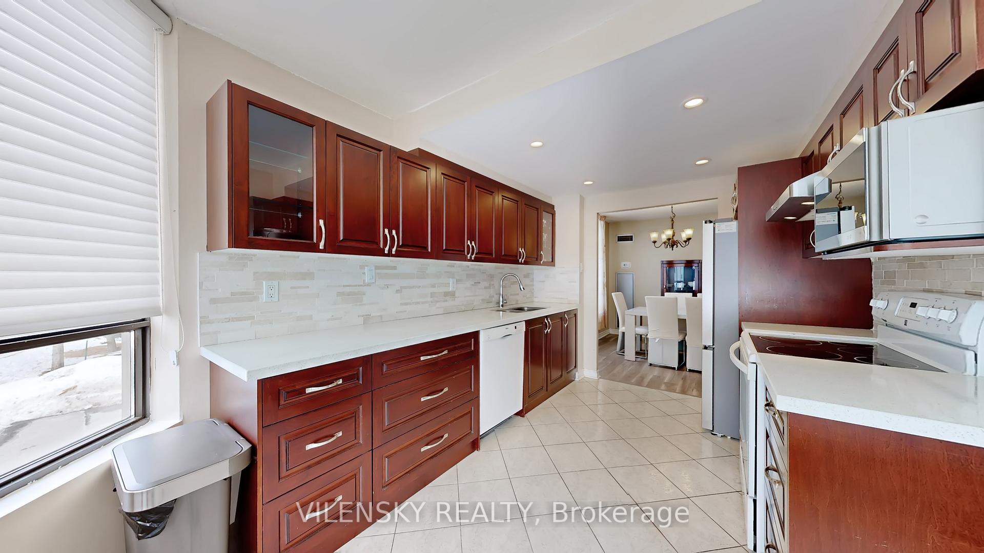 Photo 10 of Unit 214, 7460 Bathurst Street, Vaughan, Brownridge — HOMEH