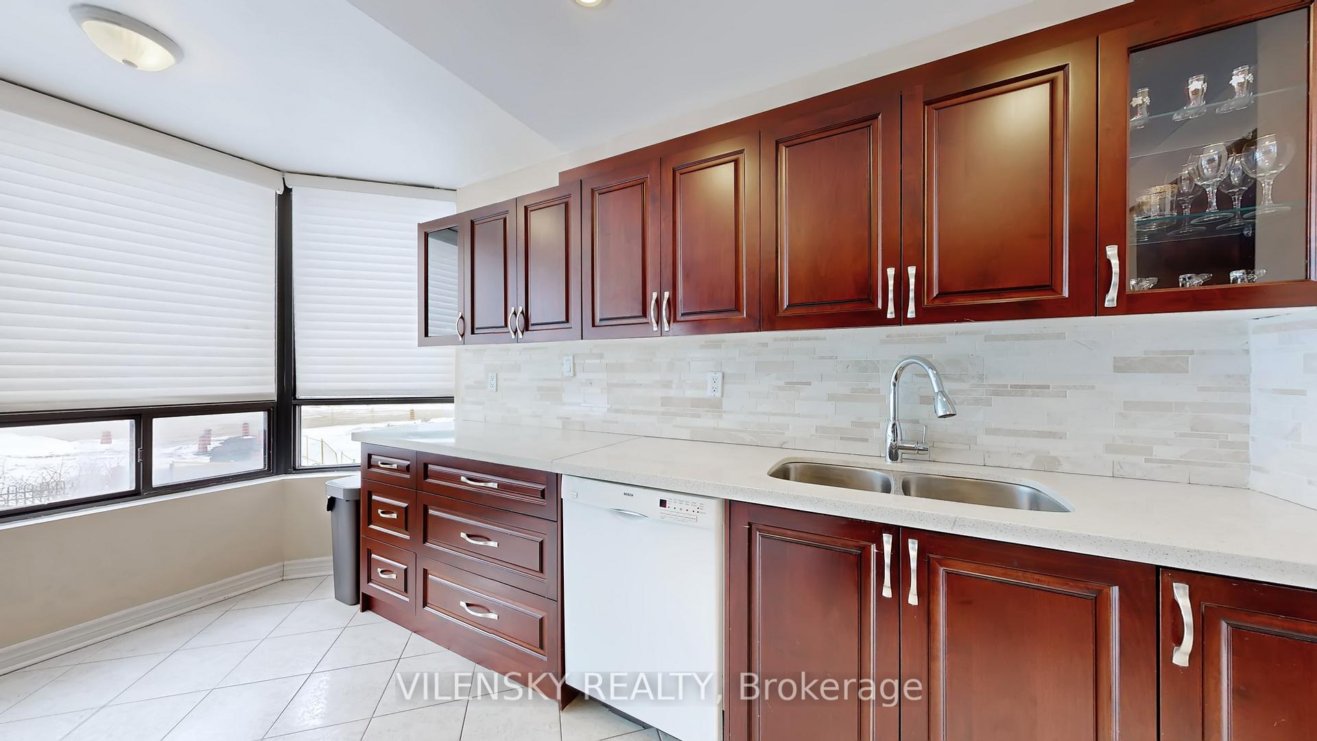 Photo 11 of Unit 214, 7460 Bathurst Street, Vaughan, Brownridge — HOMEH