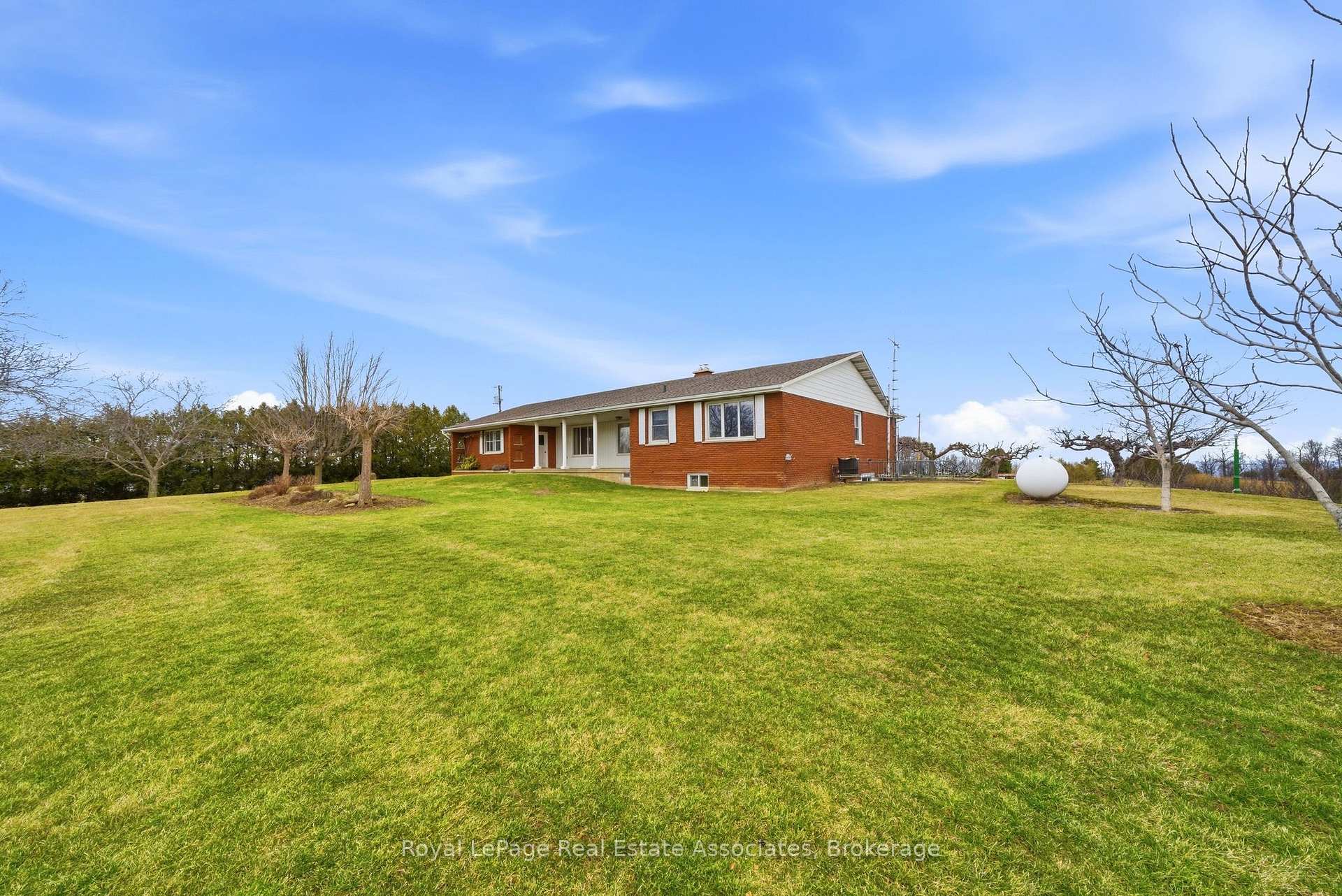 Photo 3 of 1137 Ridge Road, Hamilton, Rural Stoney Creek — HOMEH