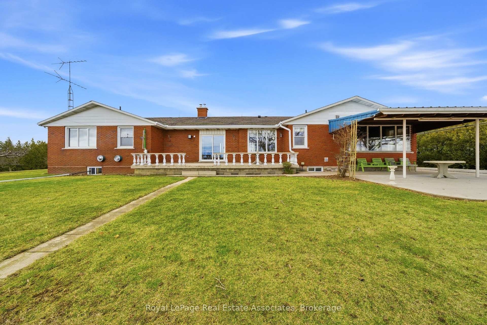 Photo 4 of 1137 Ridge Road, Hamilton, Rural Stoney Creek — HOMEH