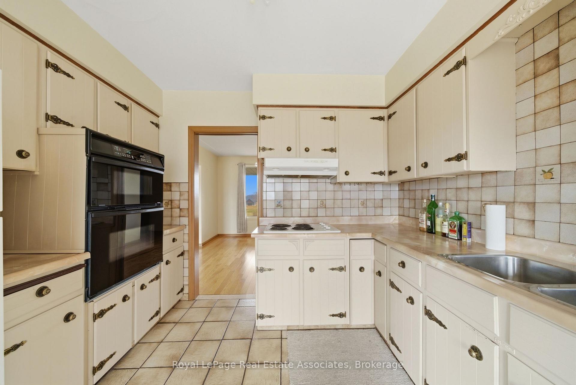 Photo 15 of 1137 Ridge Road, Hamilton, Rural Stoney Creek — HOMEH