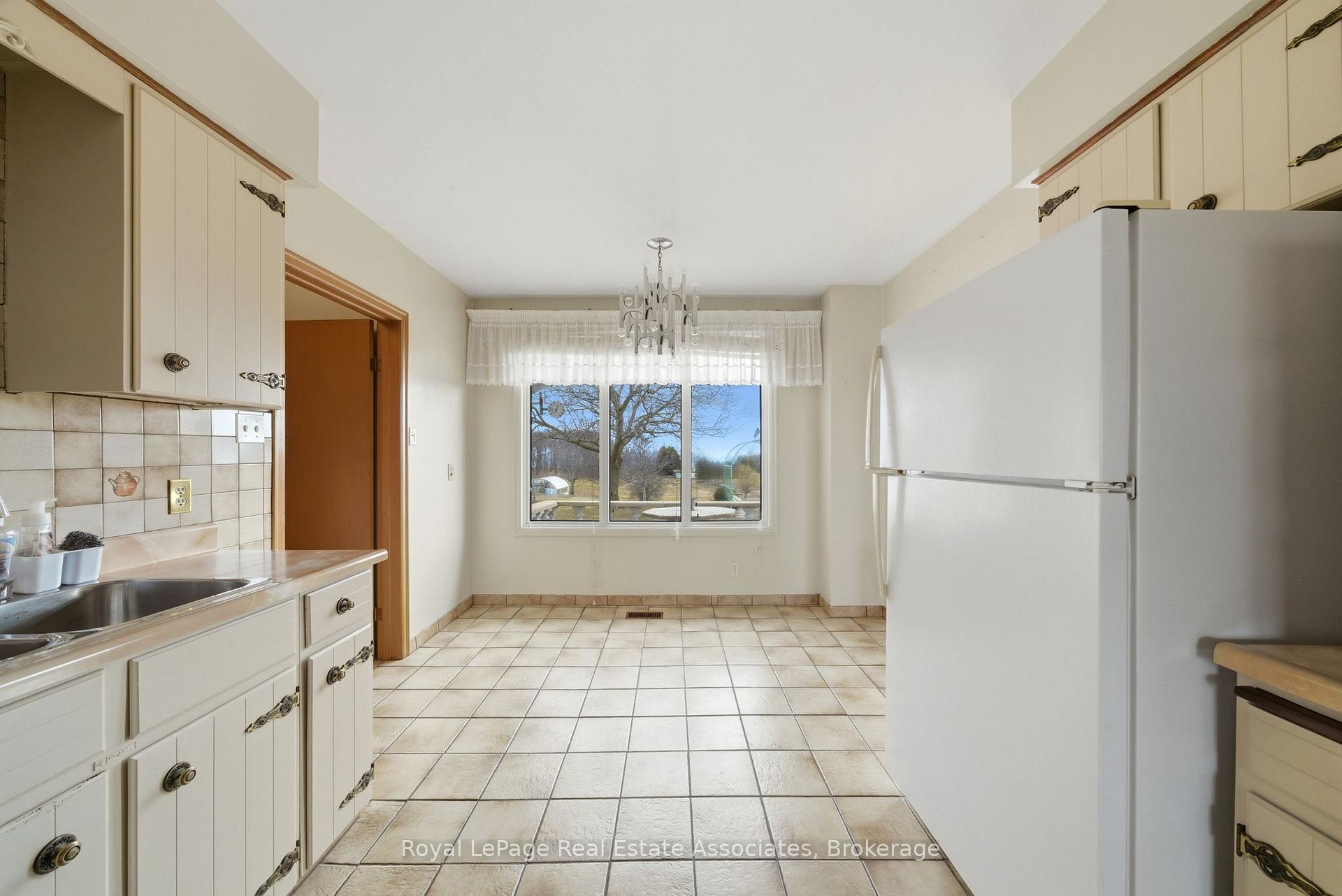 Photo 16 of 1137 Ridge Road, Hamilton, Rural Stoney Creek — HOMEH