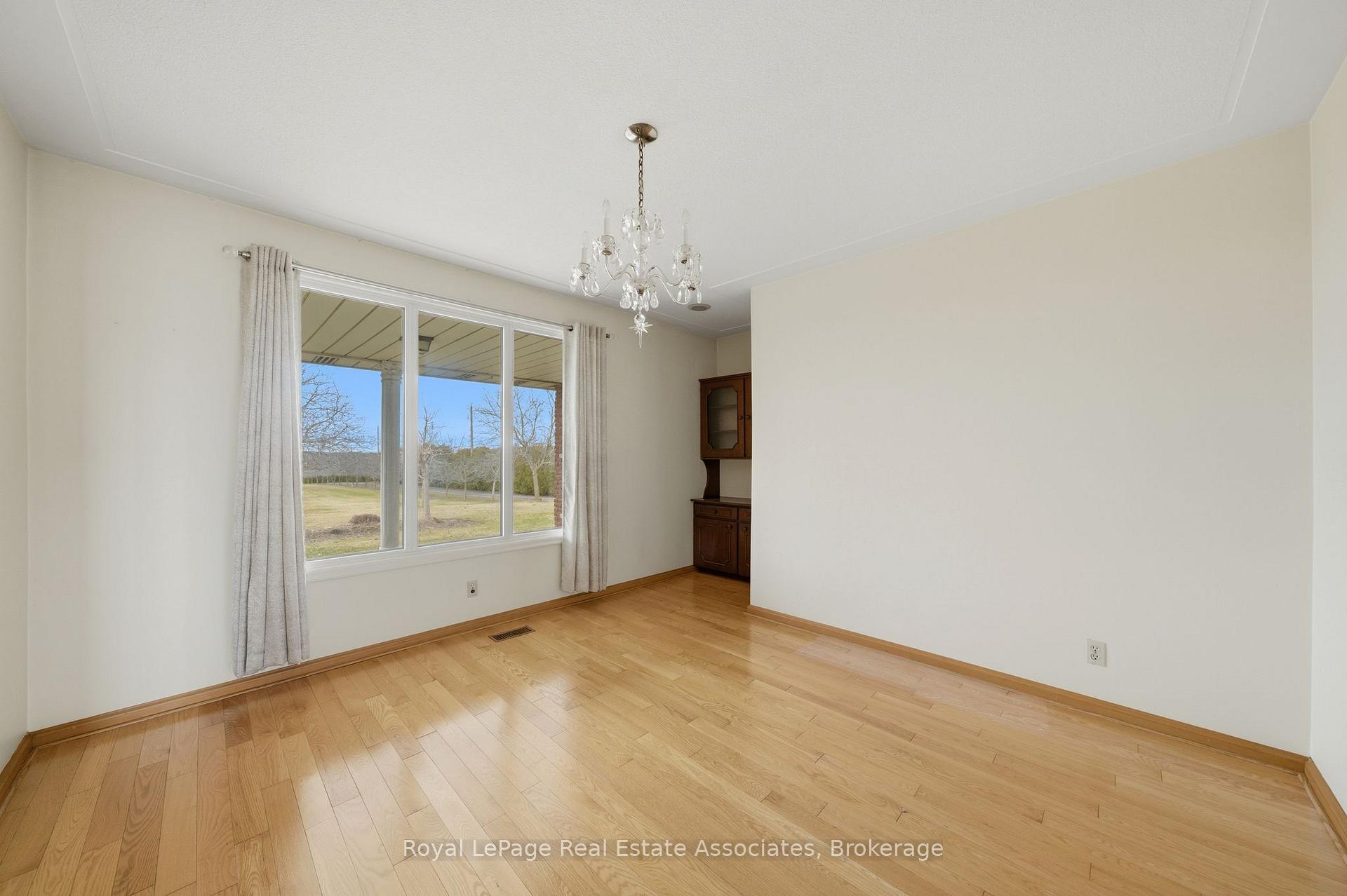 Photo 17 of 1137 Ridge Road, Hamilton, Rural Stoney Creek — HOMEH