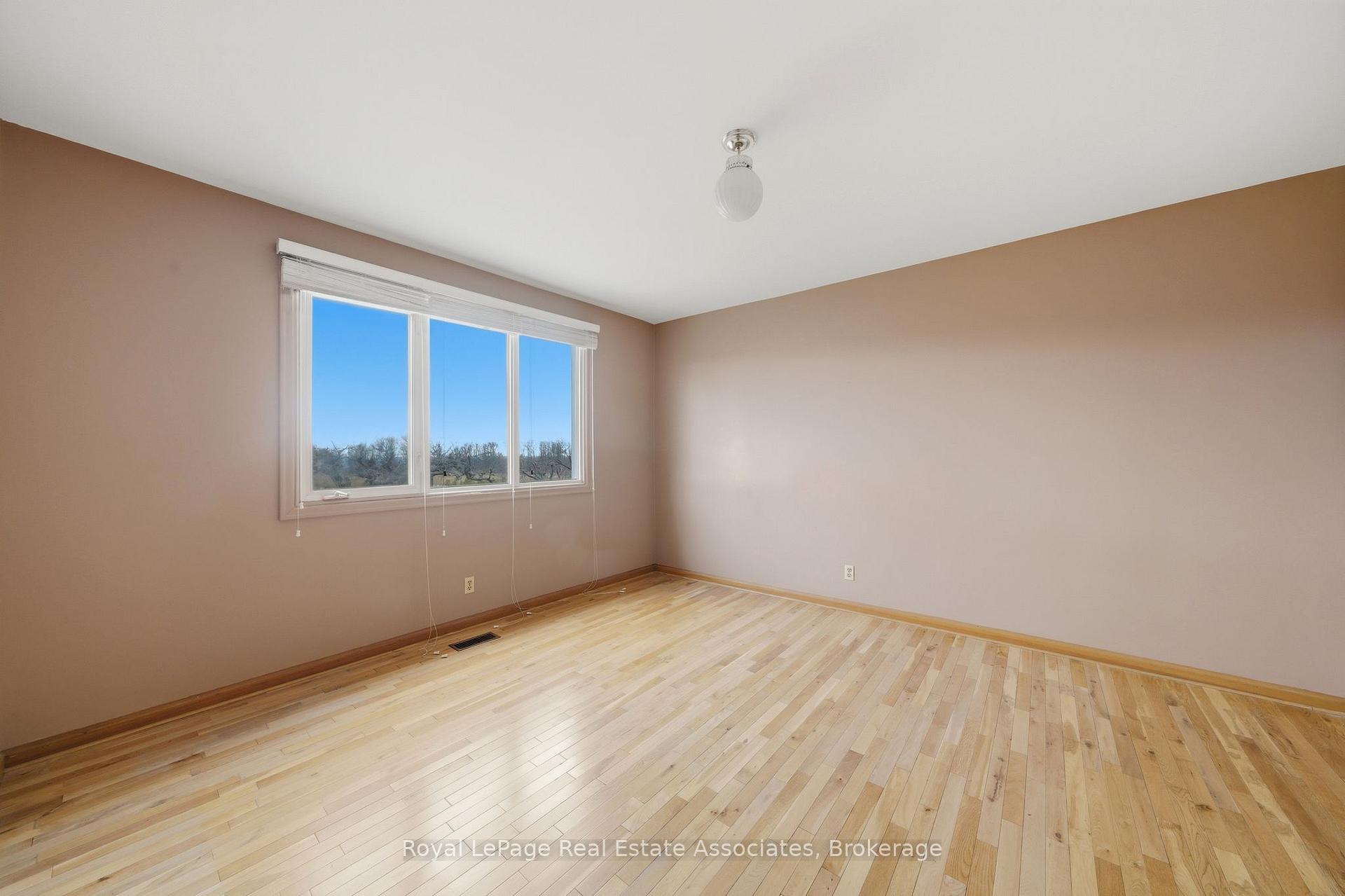 Photo 27 of 1137 Ridge Road, Hamilton, Rural Stoney Creek — HOMEH