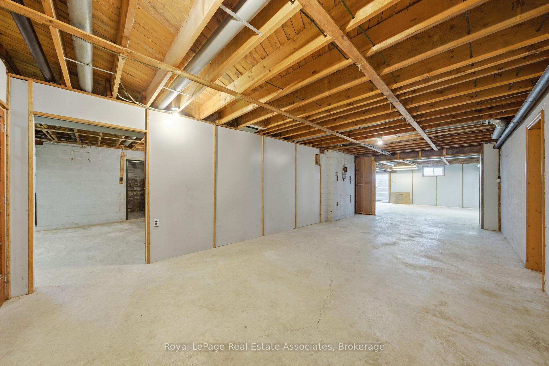 Photo 32 of 1137 Ridge Road, Hamilton, Rural Stoney Creek — HOMEH
