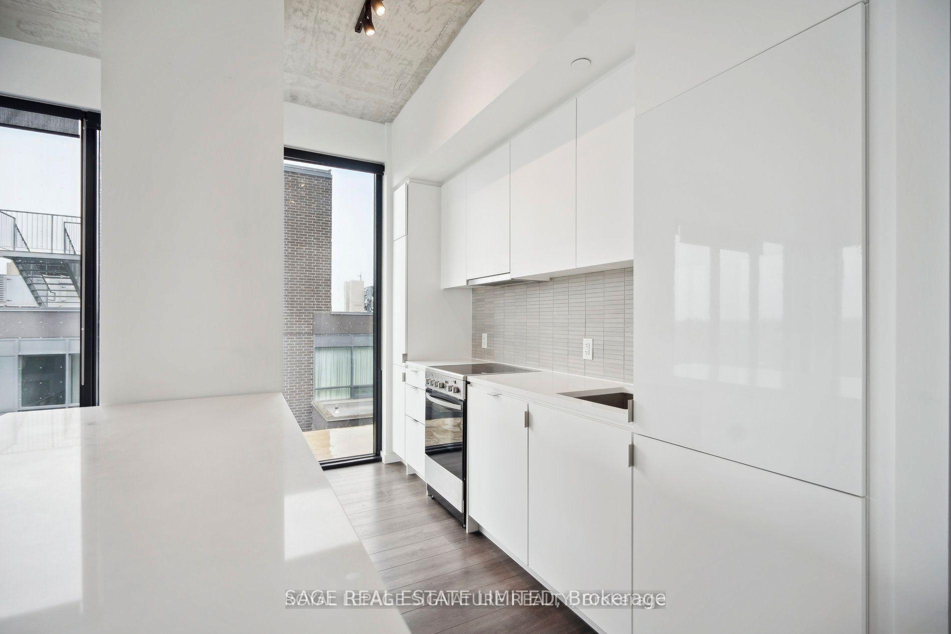 Photo 4 of Unit PH 808, 7 Smith Crescent, Etobicoke, Stonegate-Queensway — HOMEH