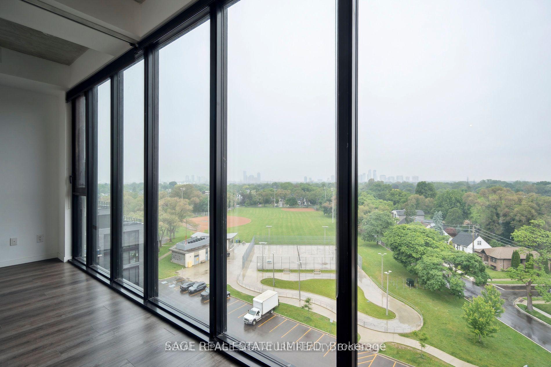 Photo 7 of Unit PH 808, 7 Smith Crescent, Etobicoke, Stonegate-Queensway — HOMEH