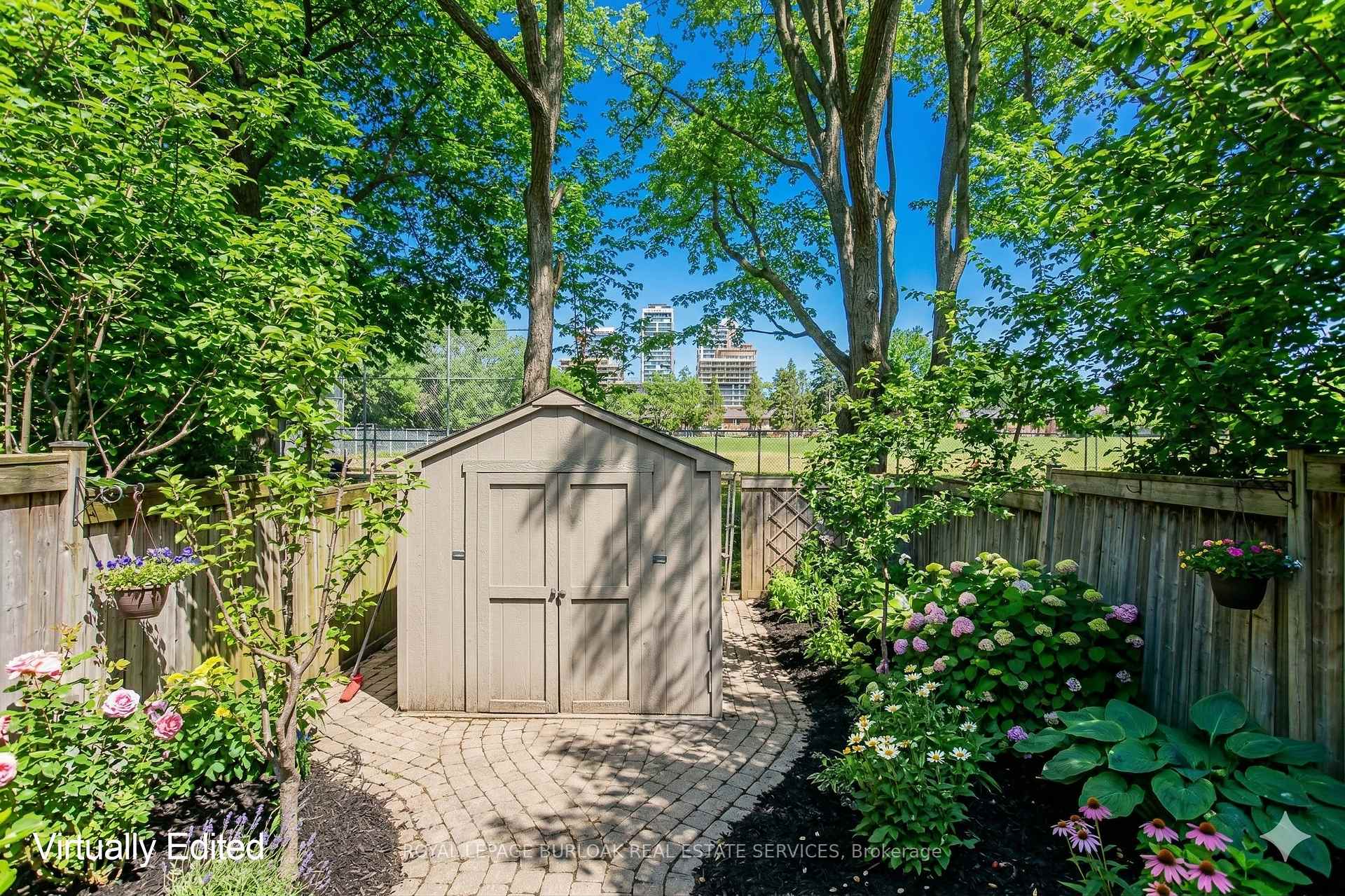 Photo 8 of 2121 Prospect Street, Burlington, Brant — HOMEH