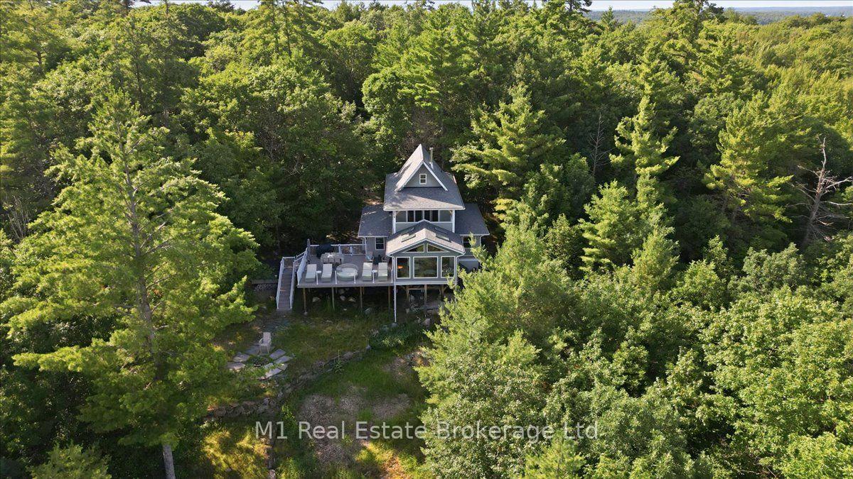 Photo 3 of 1106 Stephen Road, Muskoka Lakes, Medora — HOMEH