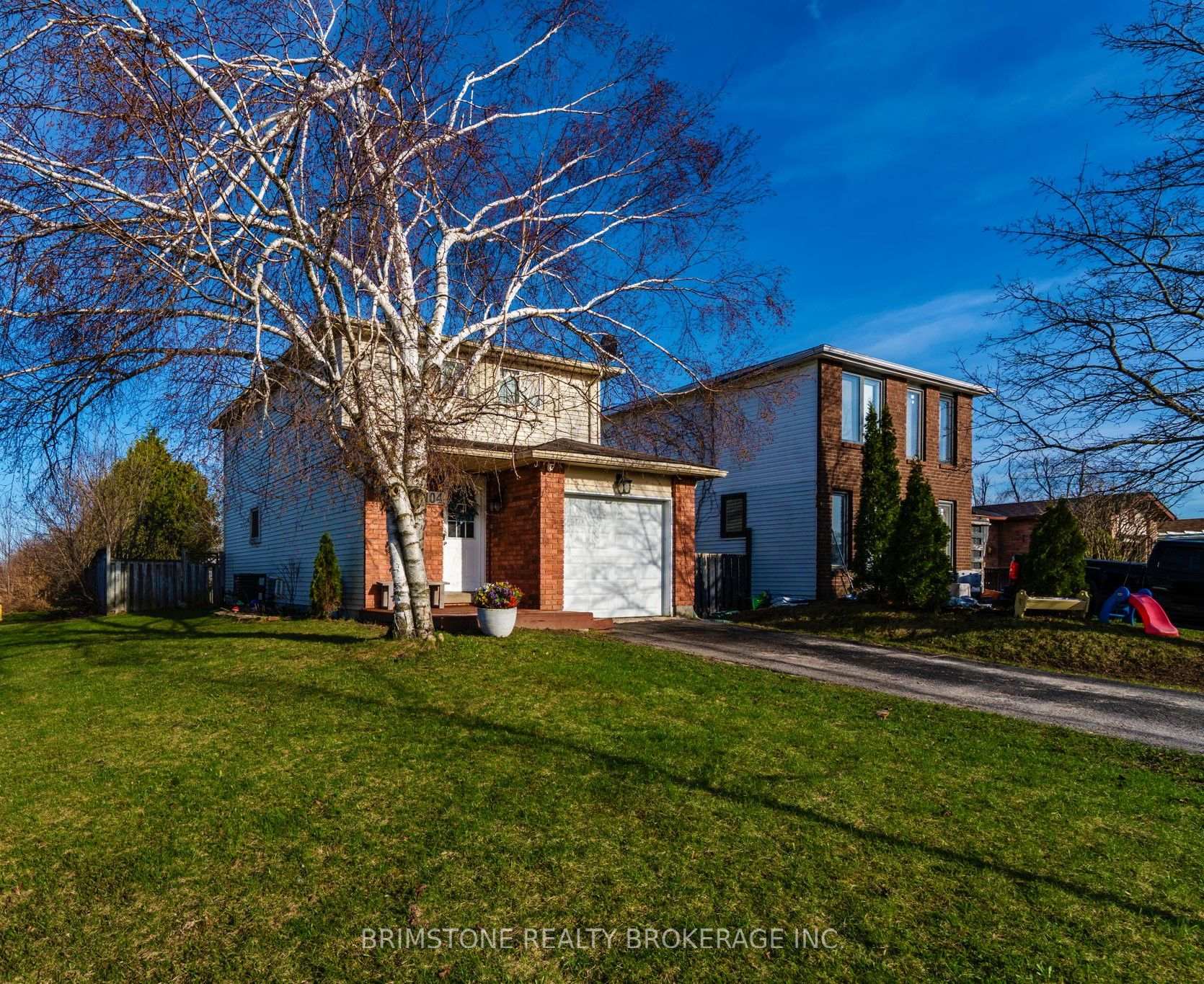 Photo 3 of 104 Hickling Trail, Barrie, Grove East — HOMEH