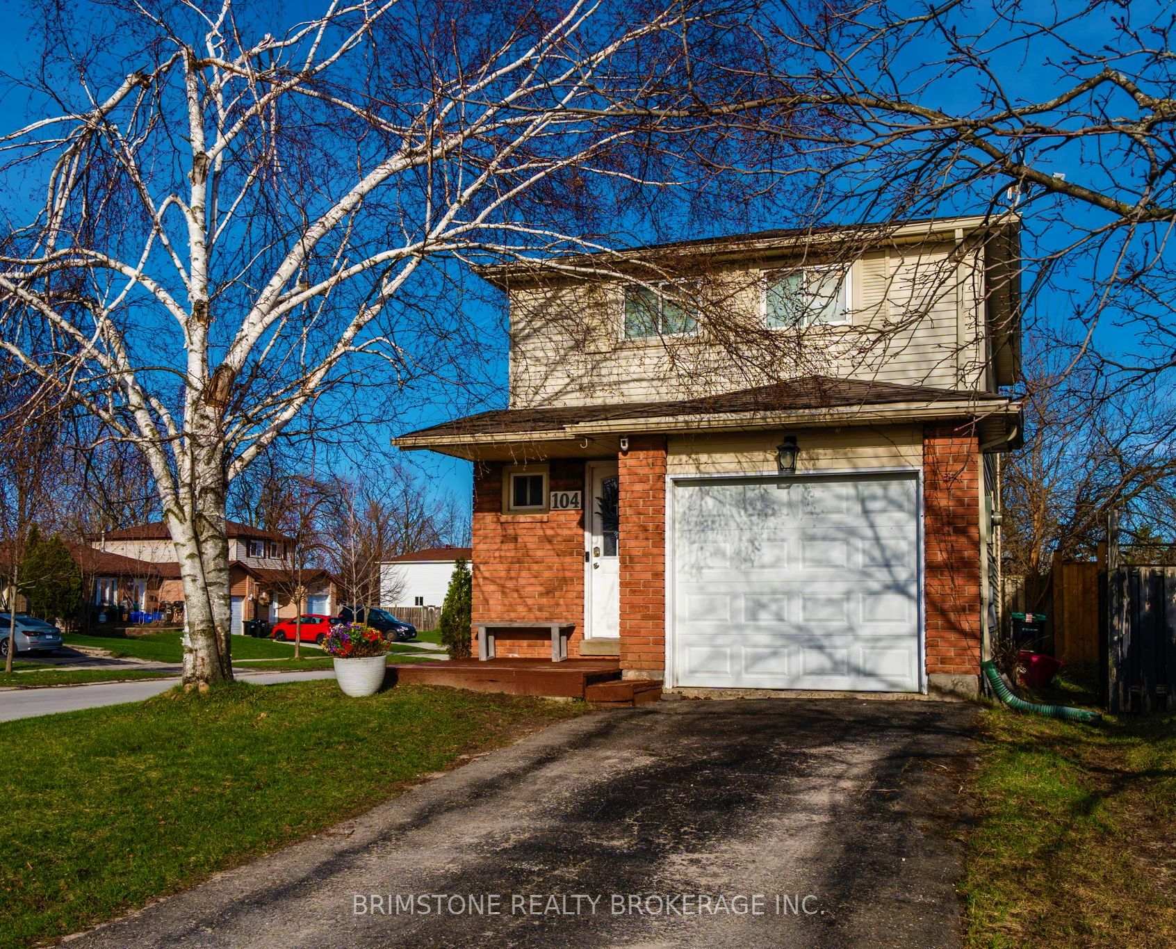 Photo 4 of 104 Hickling Trail, Barrie, Grove East — HOMEH