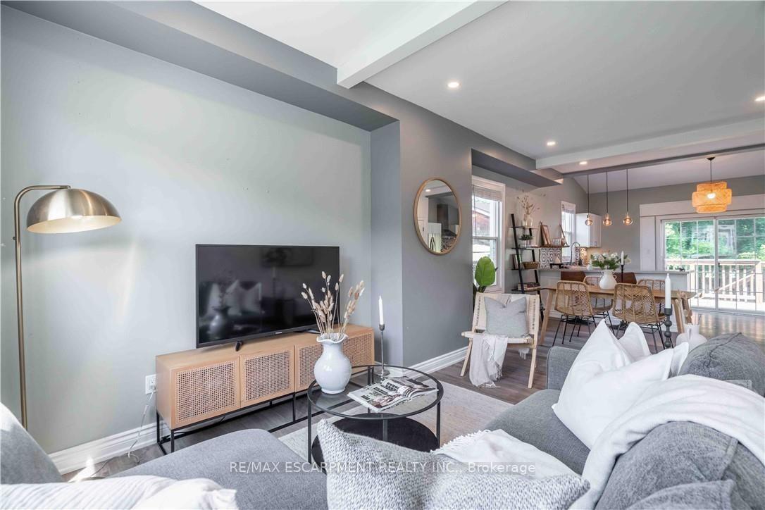Photo 5 of 195 Wood Street E, Hamilton, North End — HOMEH