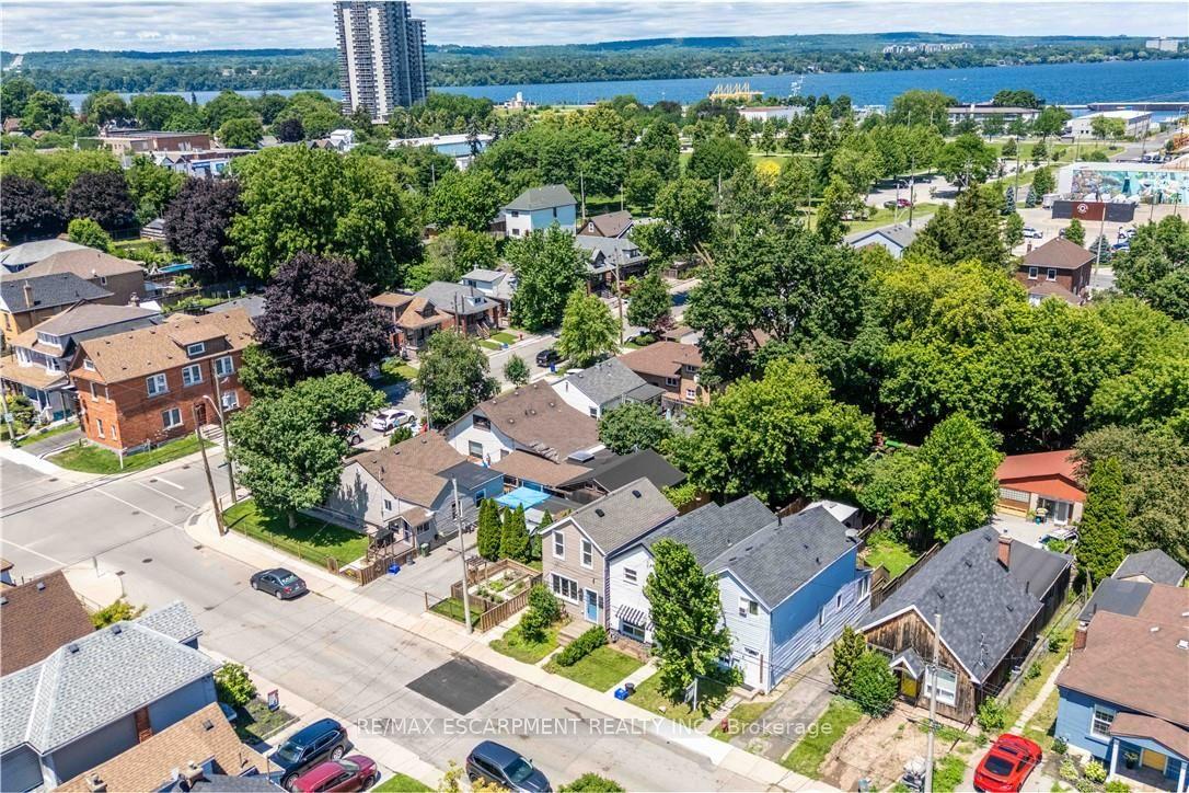 Photo 32 of 195 Wood Street E, Hamilton, North End — HOMEH