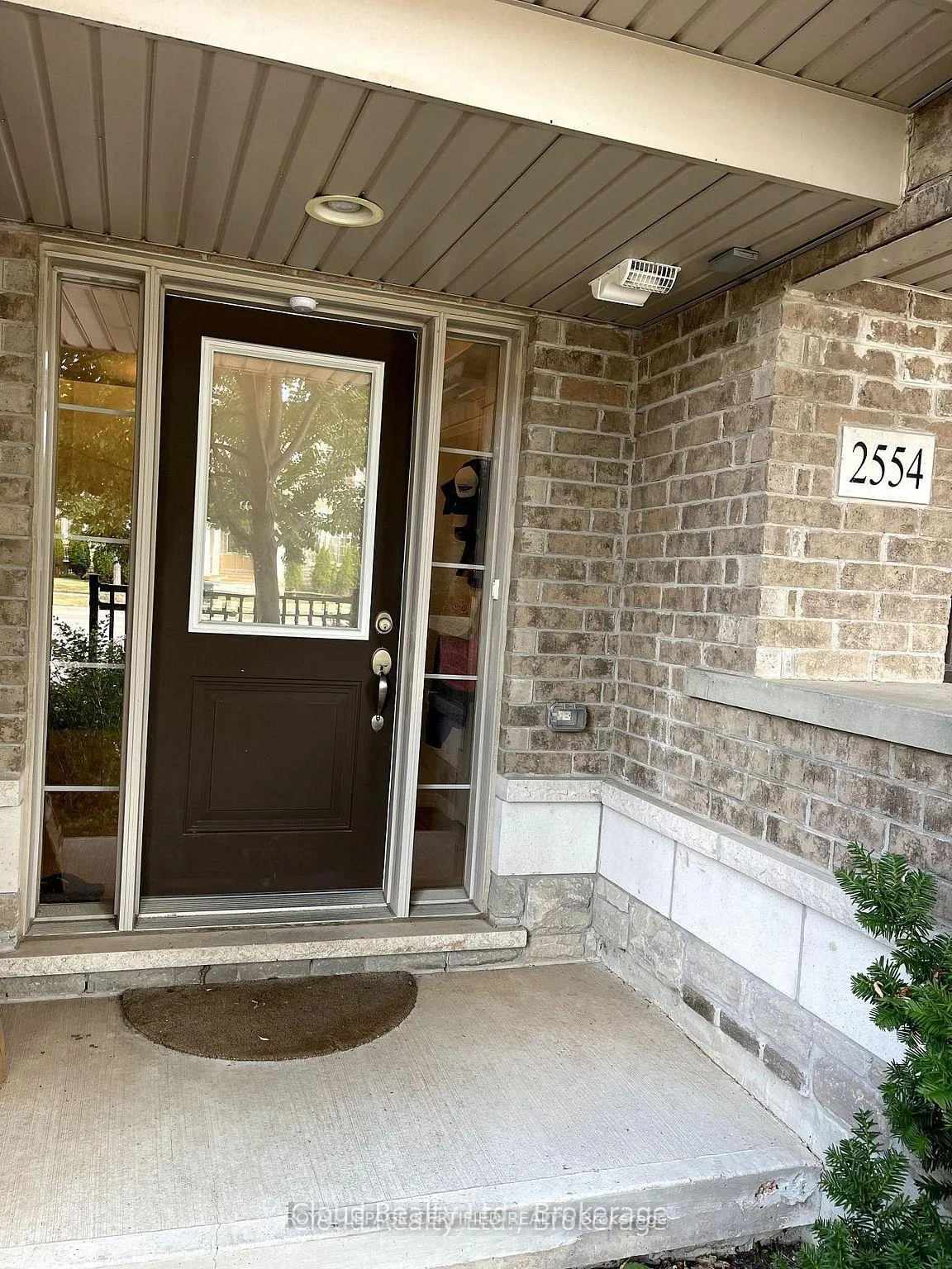 Photo 3 of 2554 Grand Oak Trail, Oakville, Westmount — HOMEH