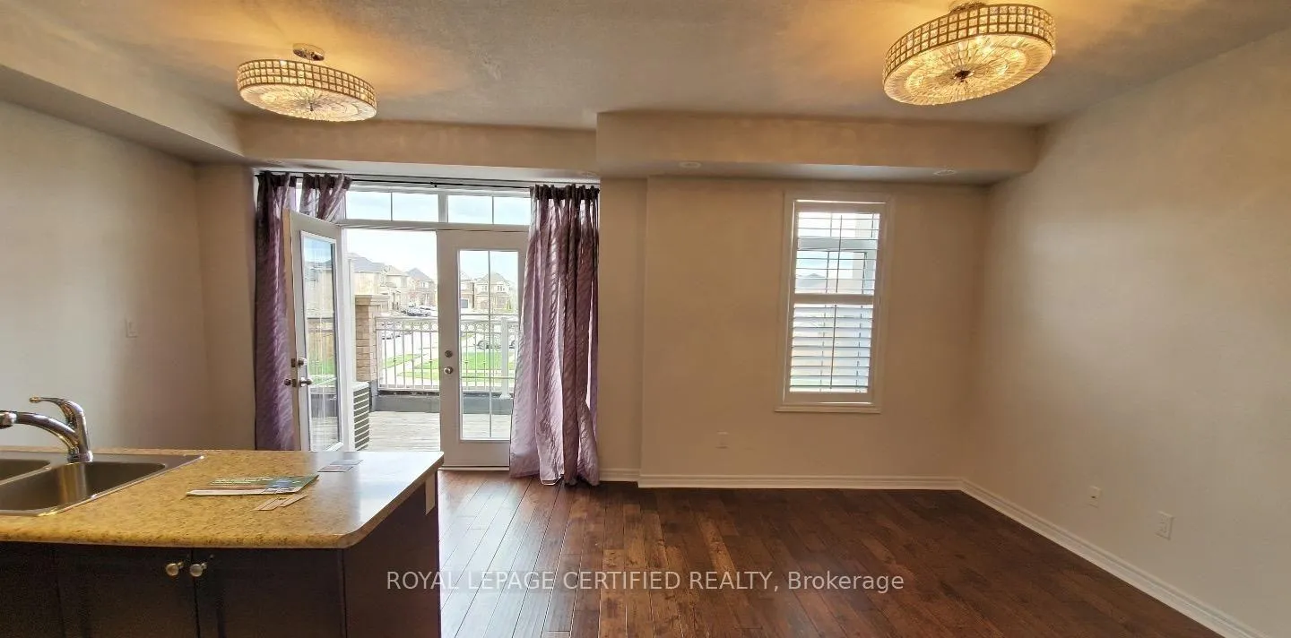 Photo 6 of 2554 Grand Oak Trail, Oakville, Westmount — HOMEH
