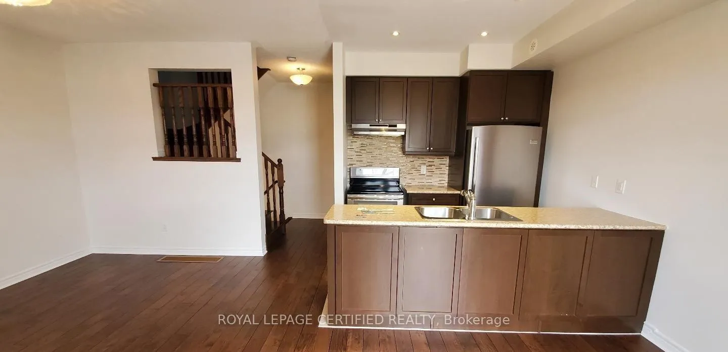 Photo 7 of 2554 Grand Oak Trail, Oakville, Westmount — HOMEH